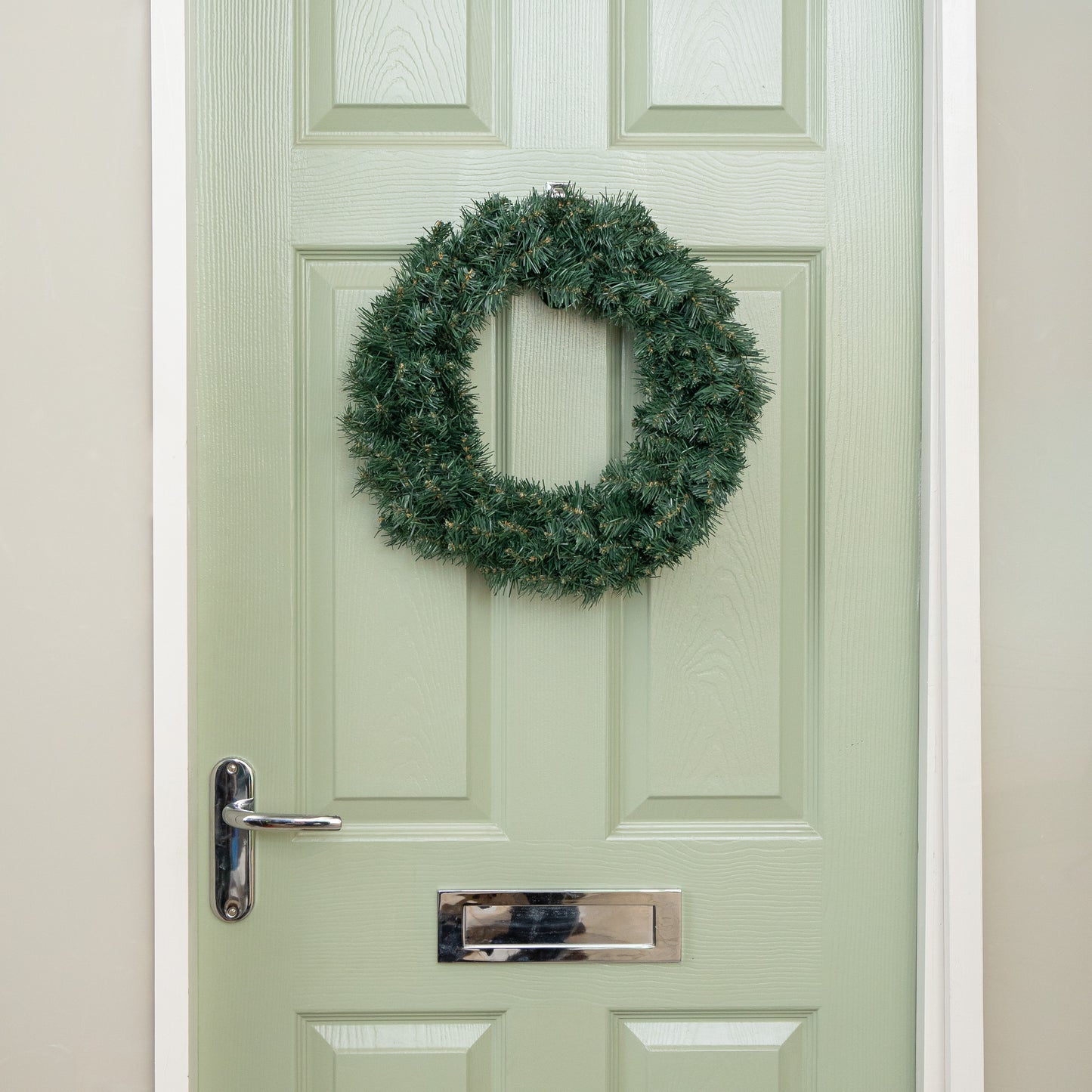 47cm Plain Green Woodcote Spruce Hanging Christmas Wreath