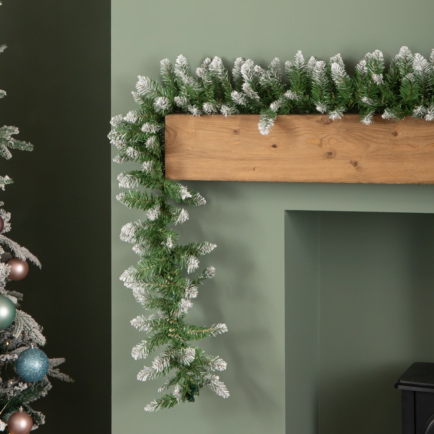 2.7m x 25cm Snow Tipped Plain Christmas Garland with 200 Tips