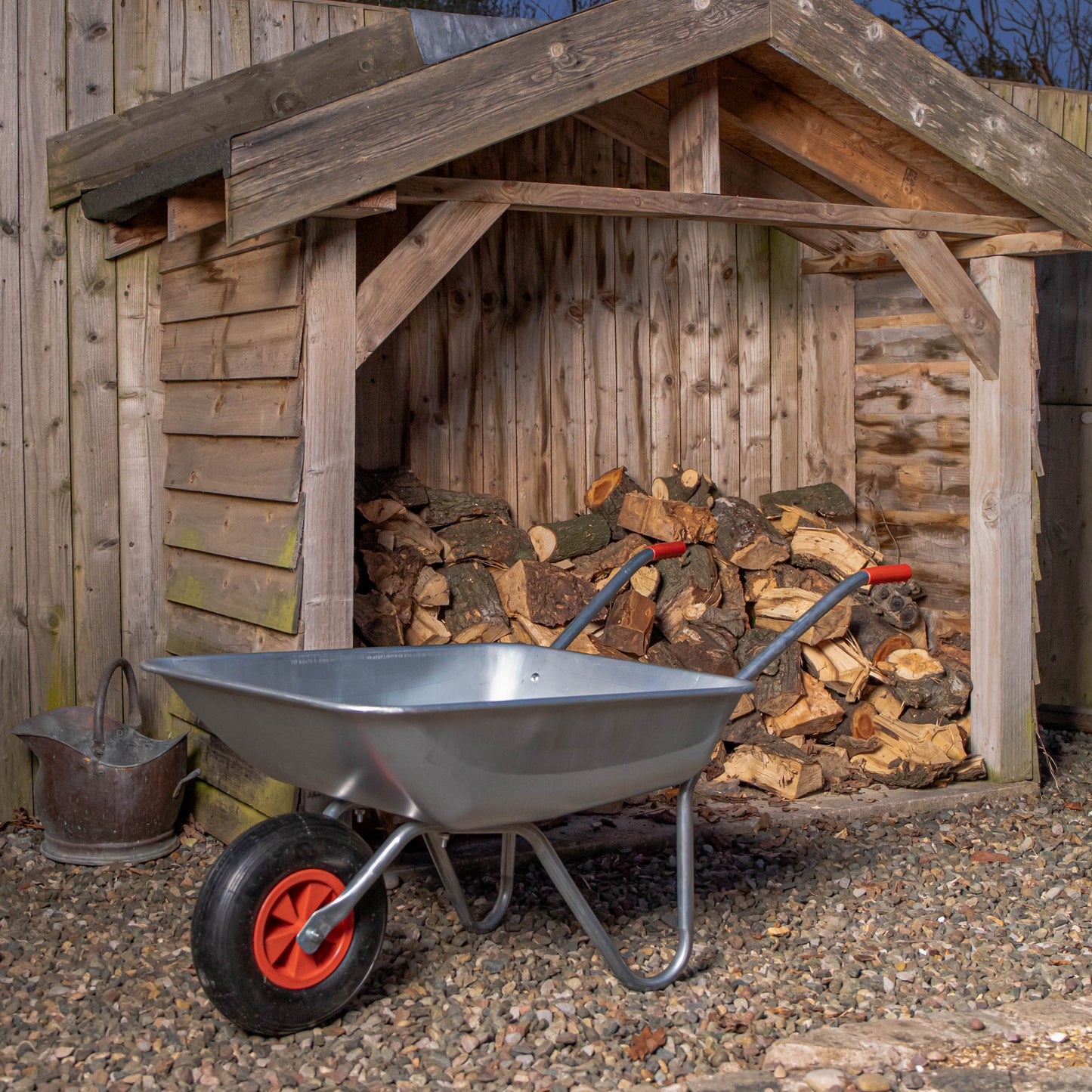 65 Litre 60kg Capacity Galvanised Metal Garden Wheelbarrow with Pneumatic Tyre