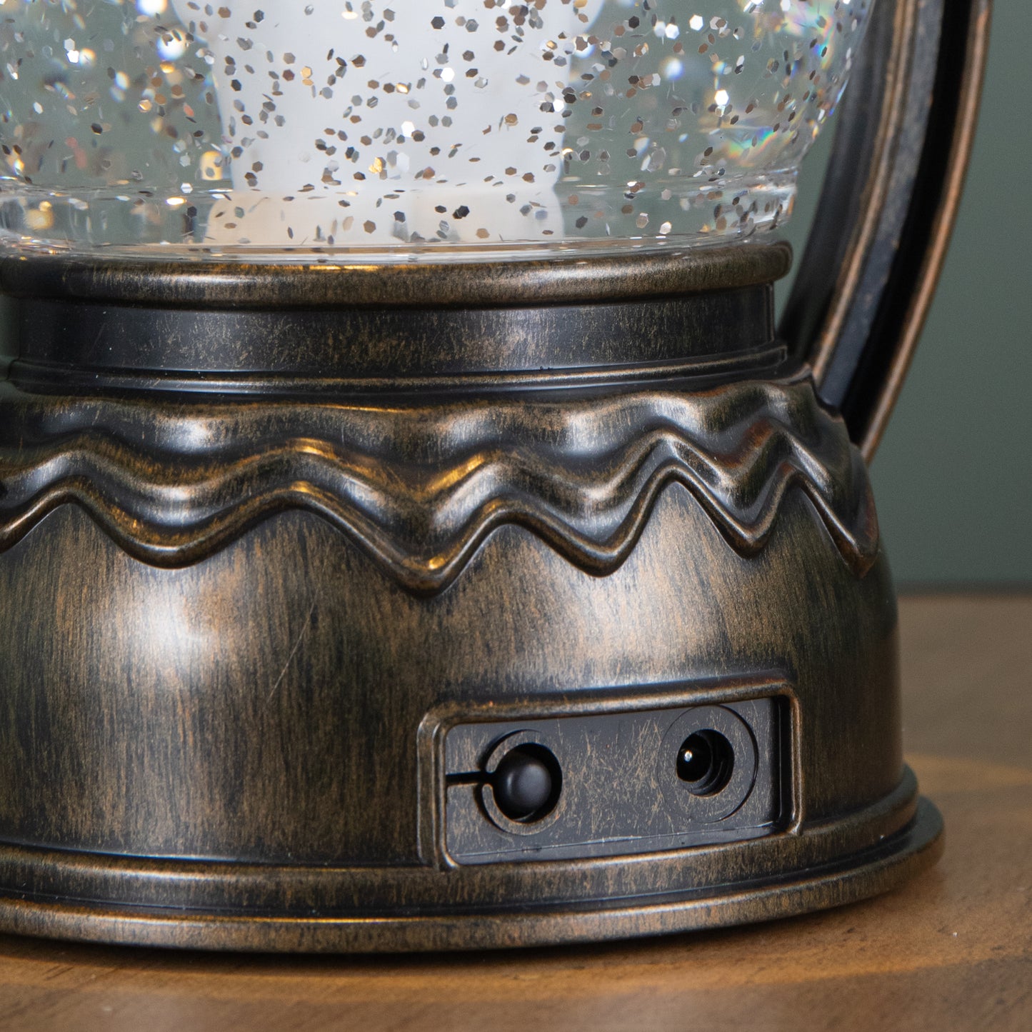 20cm Battery Operated Light up The Snowman Christmas Water Spinner Globe with LEDs