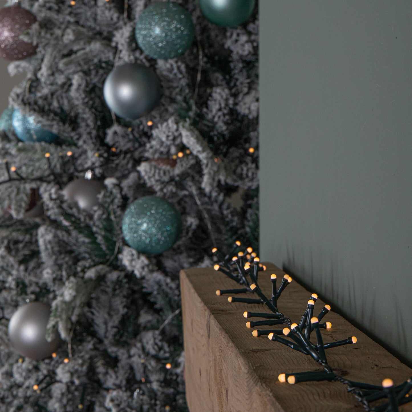 9m 360 LED Battery Operated Christmas BerryBrights String Lights in Warm White