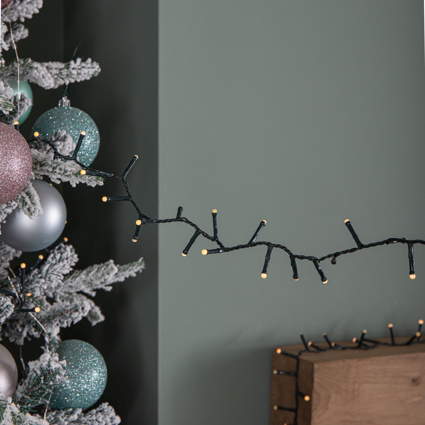 9m 360 LED Battery Operated Christmas BerryBrights String Lights in Warm White