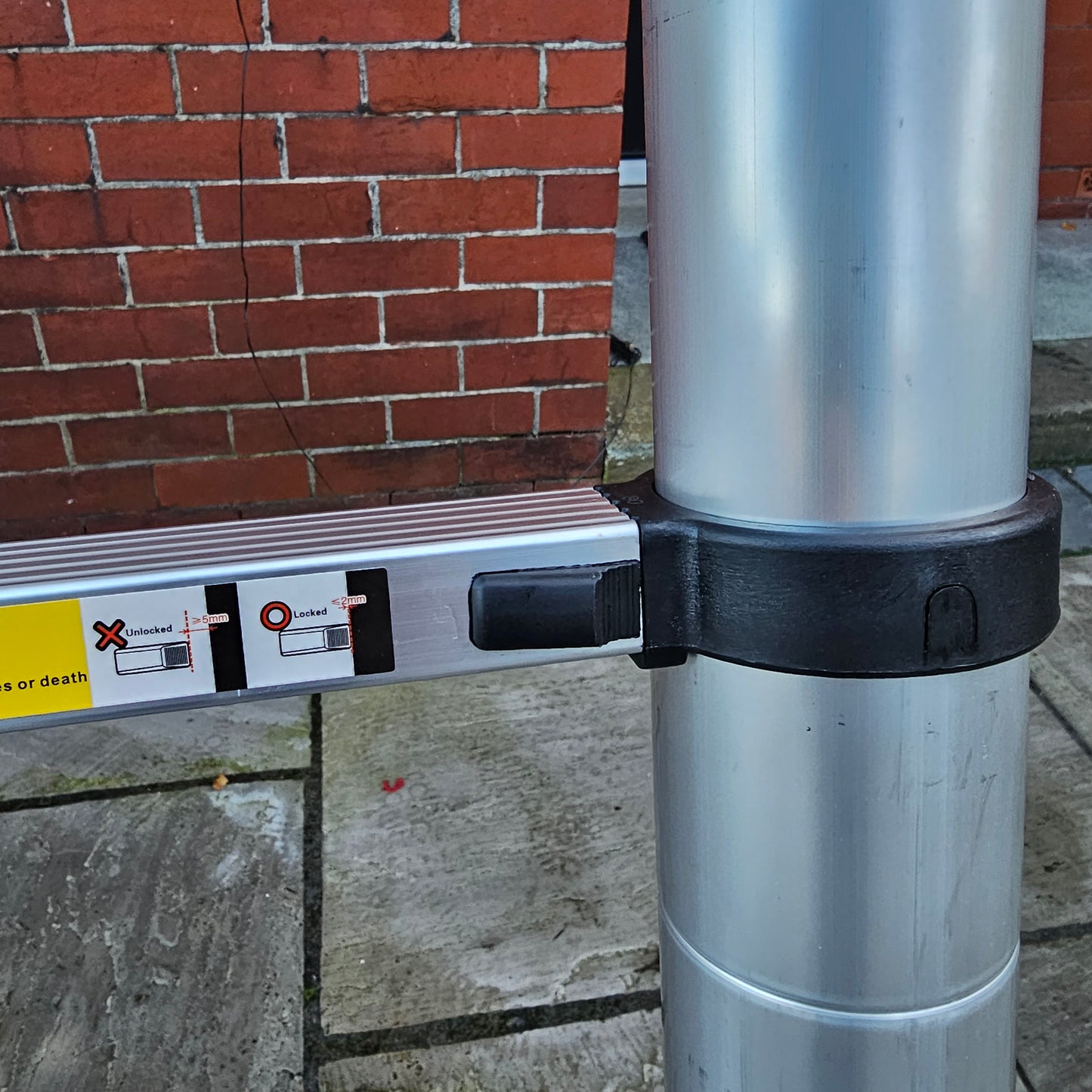 4.7m Telescopic Ladder Multi-Purpose folding Ladders Telescopic Extendable Portable Sturdy Loft Ladder