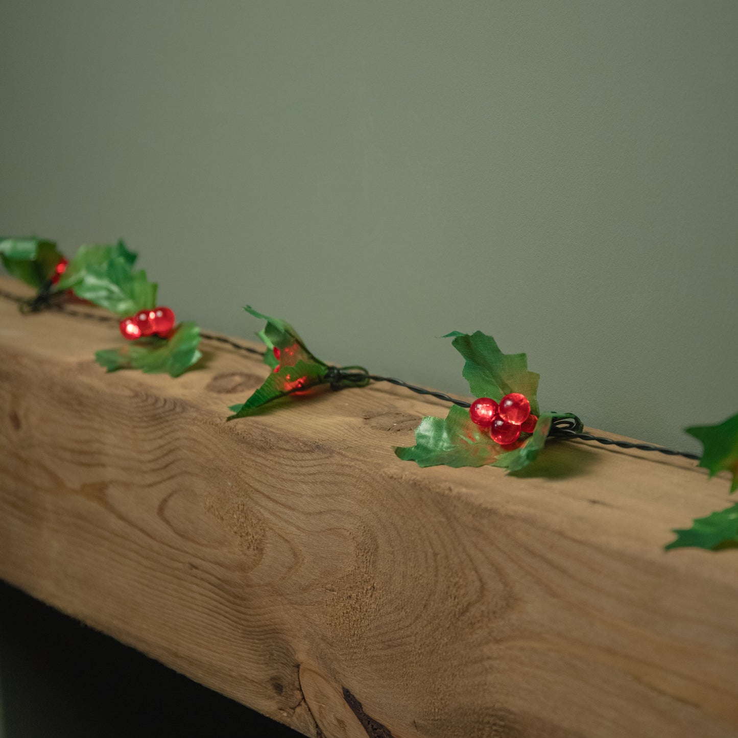 Snowtime Indoor Outdoor 100 Christmas LED Red Berry And Holly Lights Green Cable