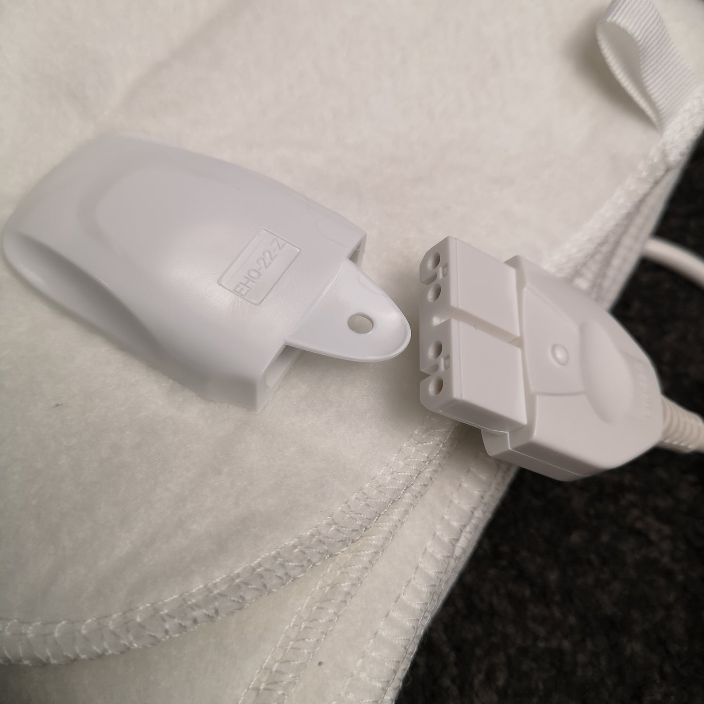 60cm 35W Single White Electric Blanket Throw with Temperature Settings