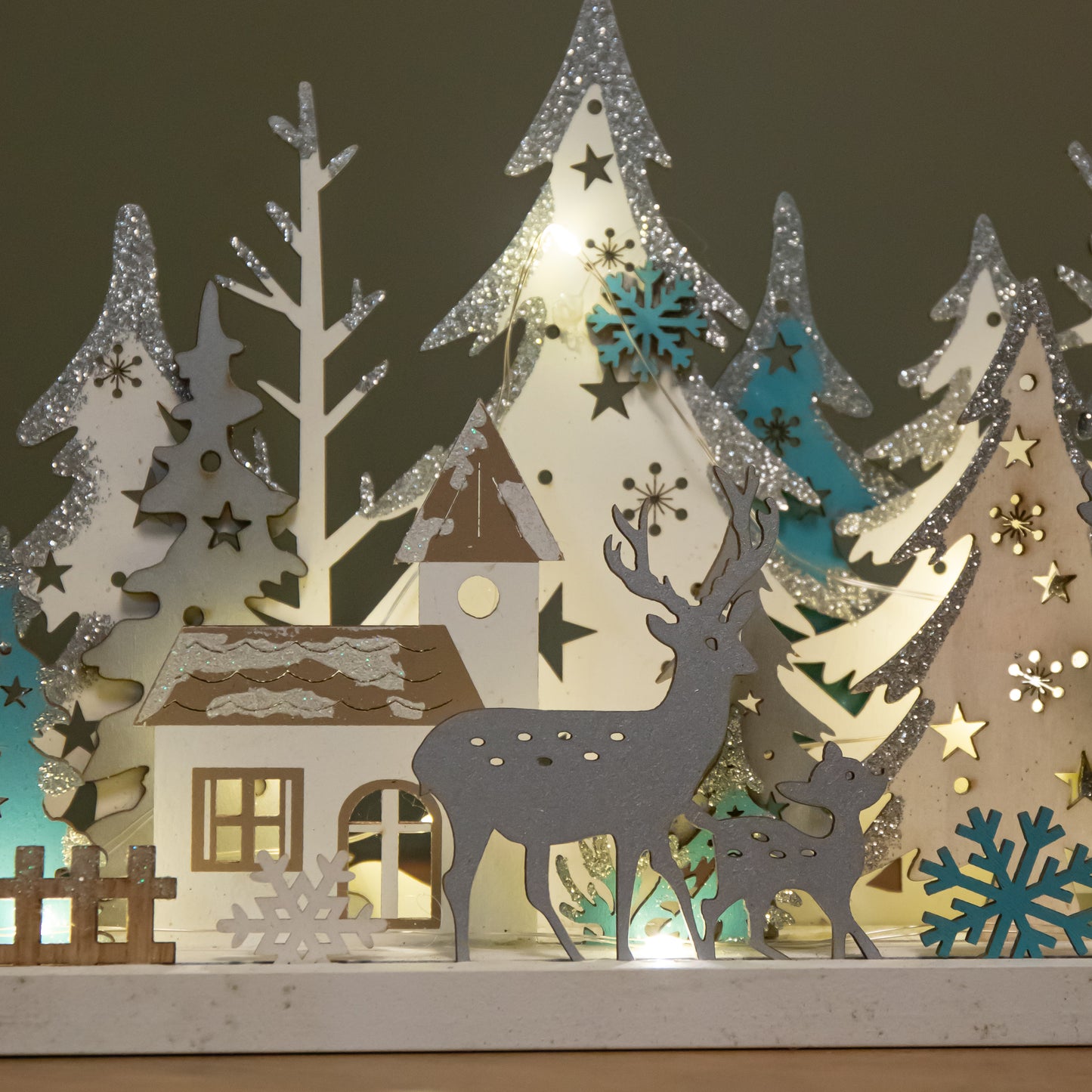 18cm Battery Operated Light up Christmas Reindeer Wooden Scene with Warm White LEDs