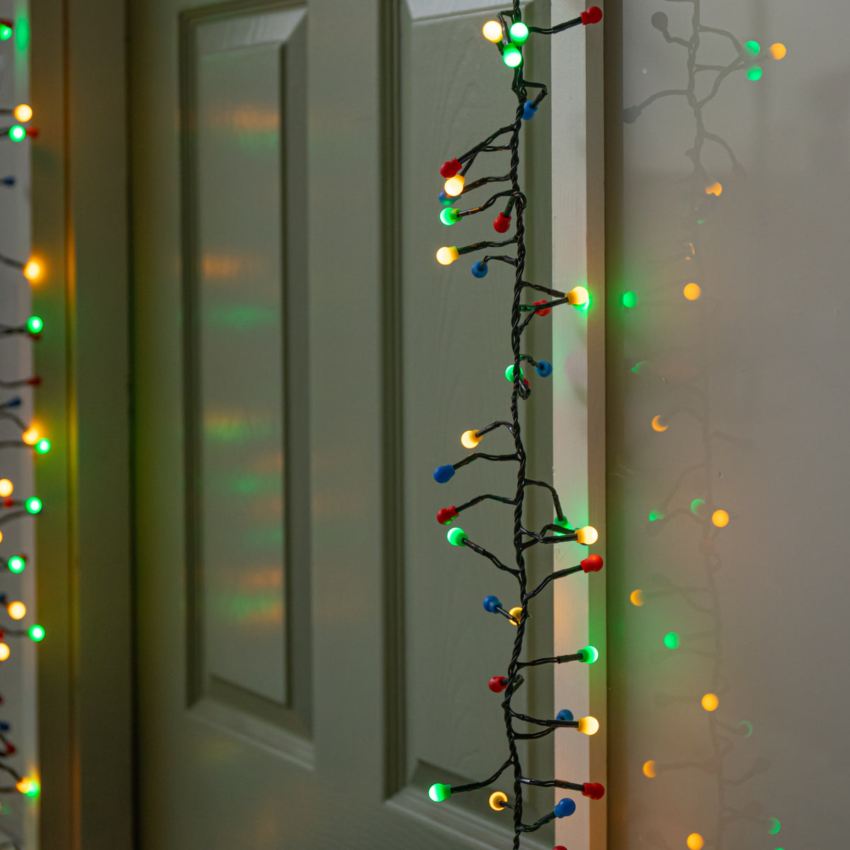 5.4m 420 LED Christmas Berry Cluster Lights Door Garland in Multi-Coloured
