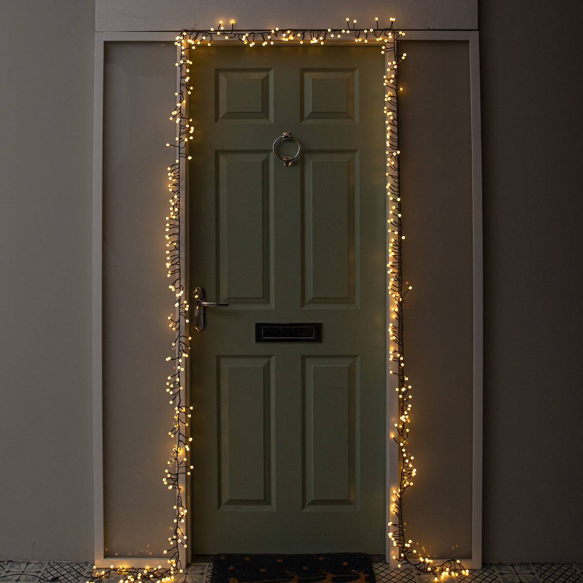5.4m 420 LED Christmas Berry Cluster Lights Door Garland in Warm White
