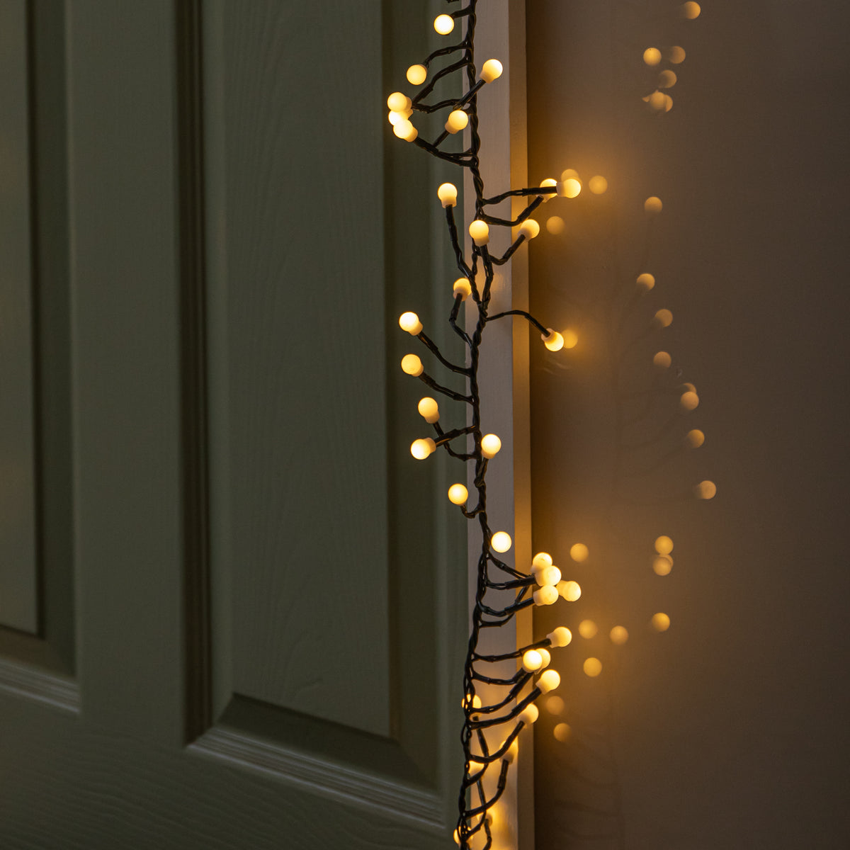 5.4m 420 LED Christmas Berry Cluster Lights Door Garland in Warm White