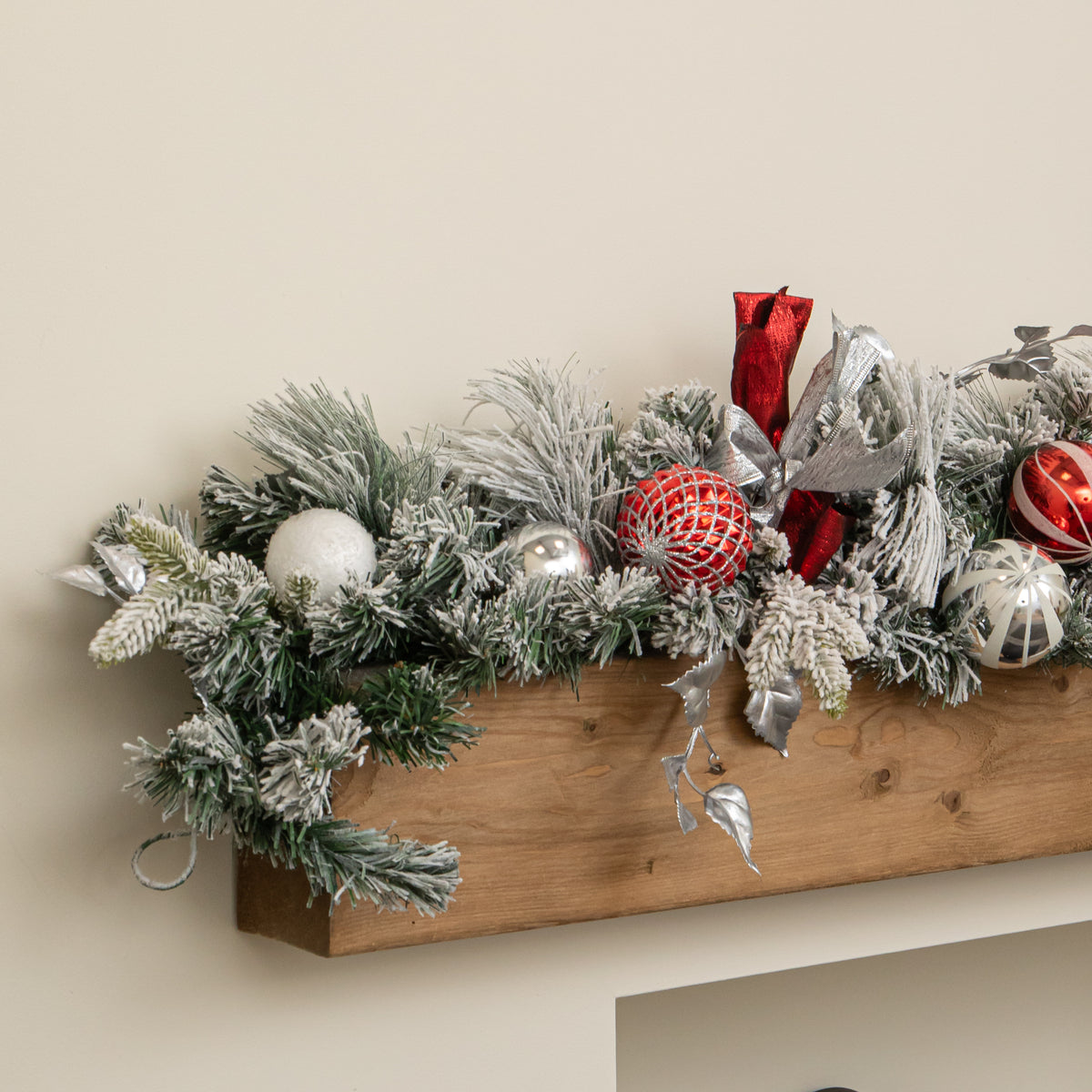 1.8m (6ft) Lapland Snow Flocked Dressed Christmas Garland