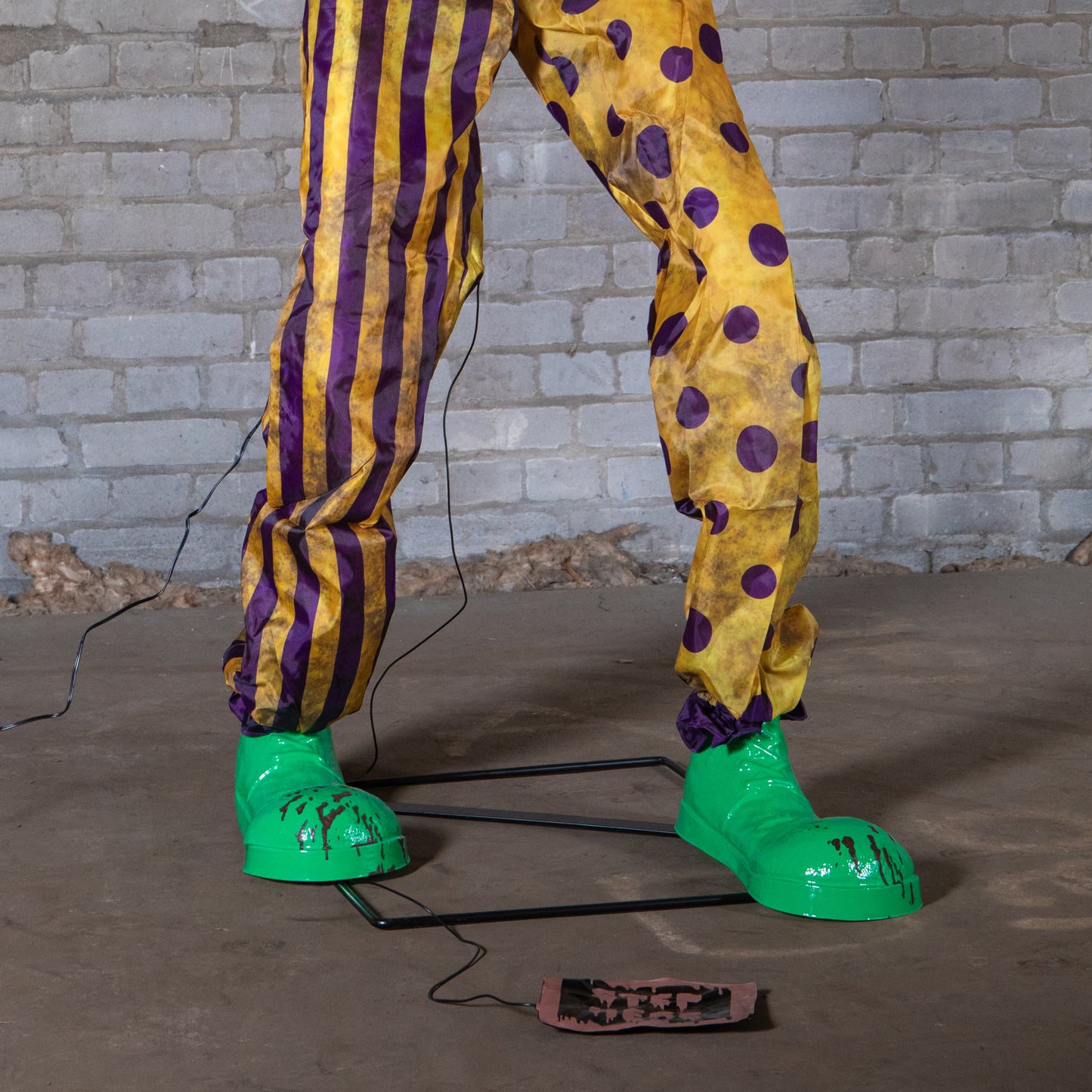6ft Tall Animated Snippers The Clown Halloween Prop Decoration with LED Eyes
