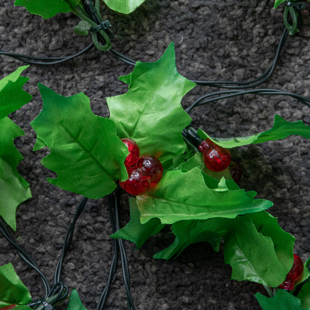 2.8m Christmas Holly Garland with Red Berries and 40 Red LEDs