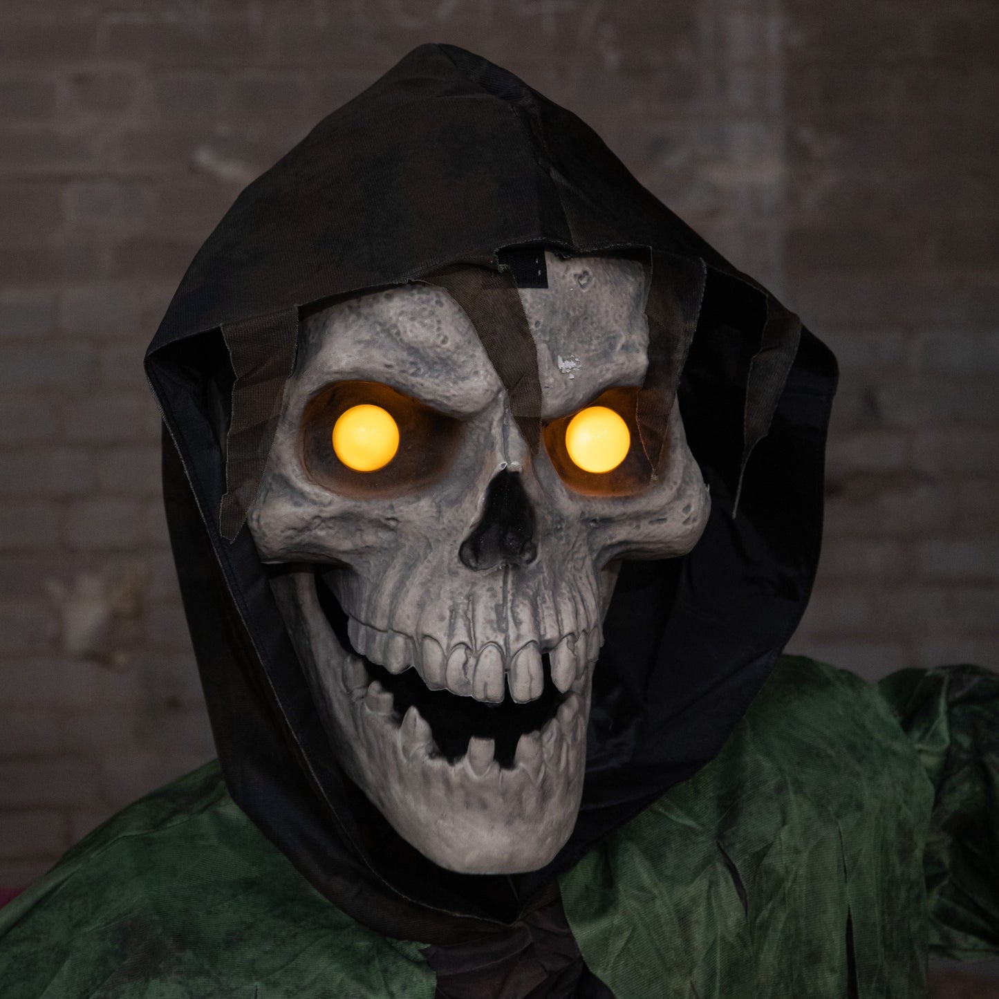 1.47m Tall Light up Corroded Rise Up Reaper Skeleton Halloween Animatronic Decoration