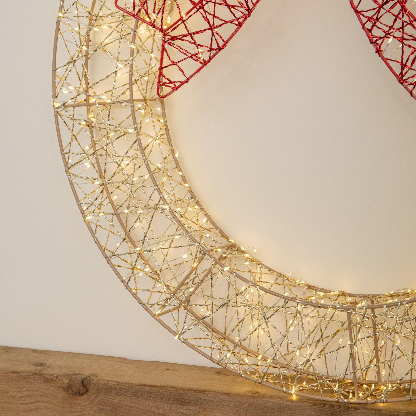 70cm Light Up Christmas Wreath with 750 Warm White LEDs, Timer & Red Bow