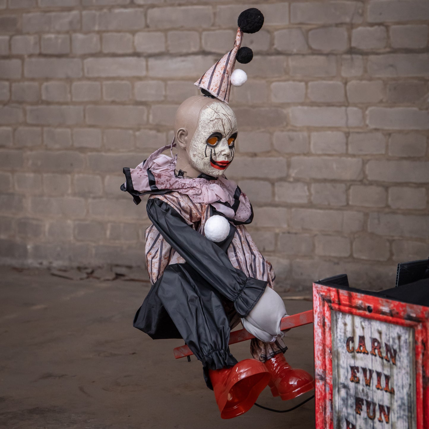 91cm Tall See Saw Clowns Animated Halloween Decoration Prop with Red Glowing Eyes