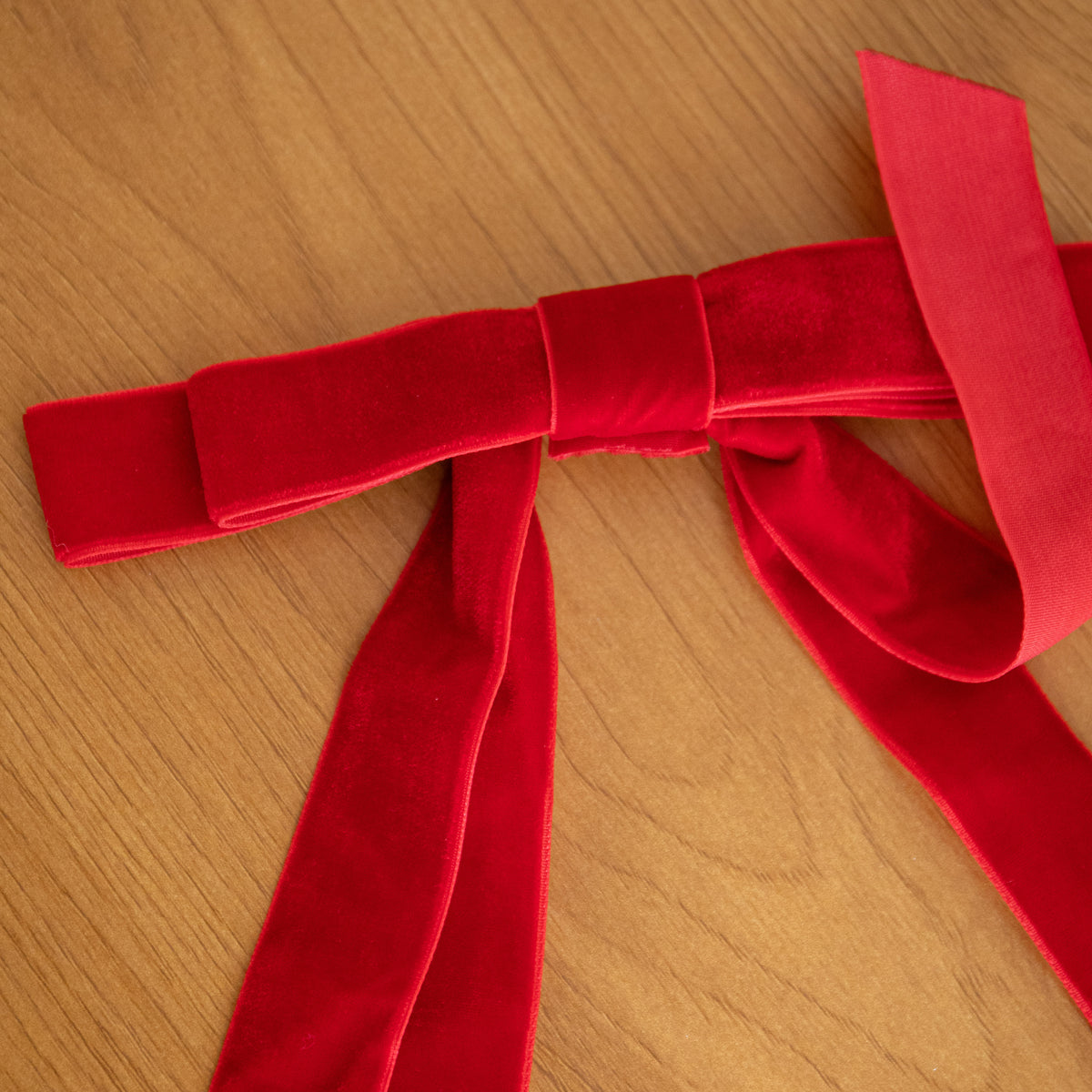 Set of 8 Velvet Christmas Decorative Clip On Long Tail Bows in Red