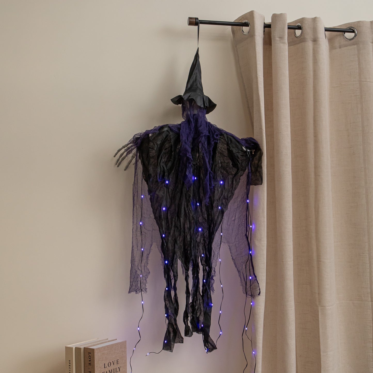 1.2m Motion Activated Light up Halloween Hanging Wailing Ghoul with LEDs