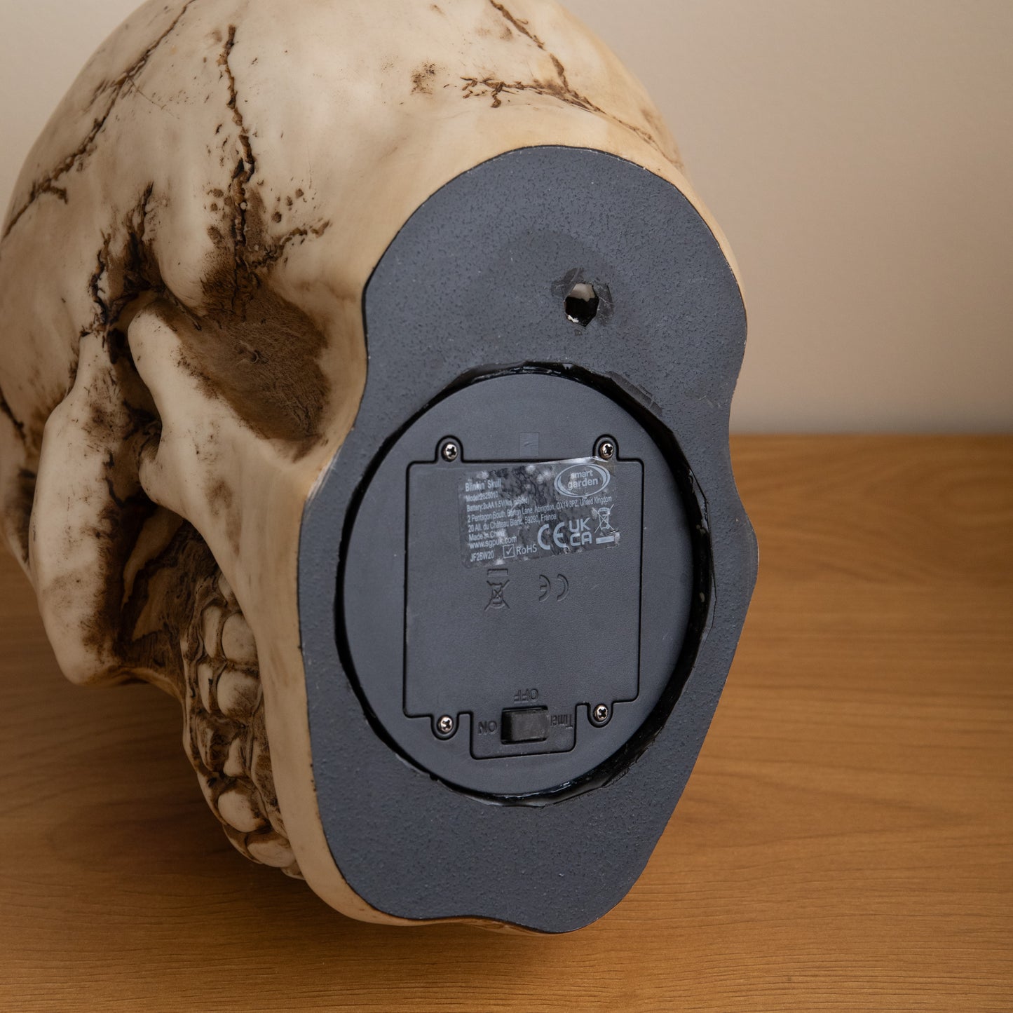 21cm Battery Powered Light up Blinking Skull Halloween Decoration with LEDs