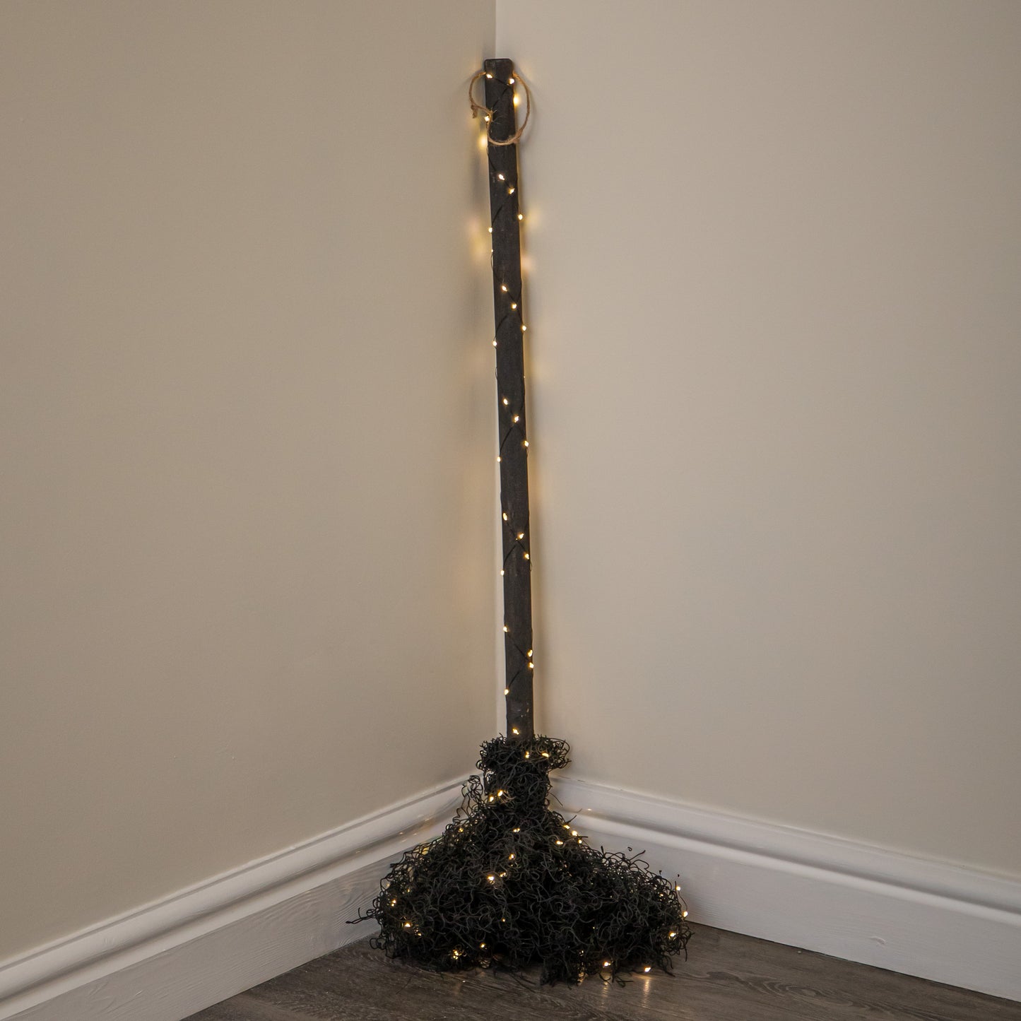 1.1m Battery Powered Light up Halloween Witch's Broomstick with LEDs