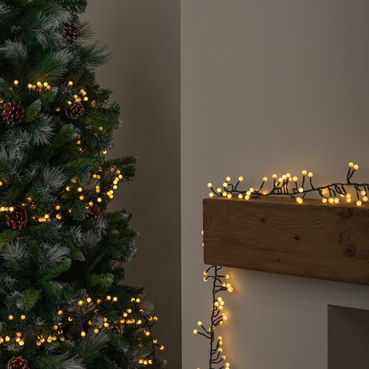 2.5m 250 LED Globe Cluster Christmas String Lights in Warm White