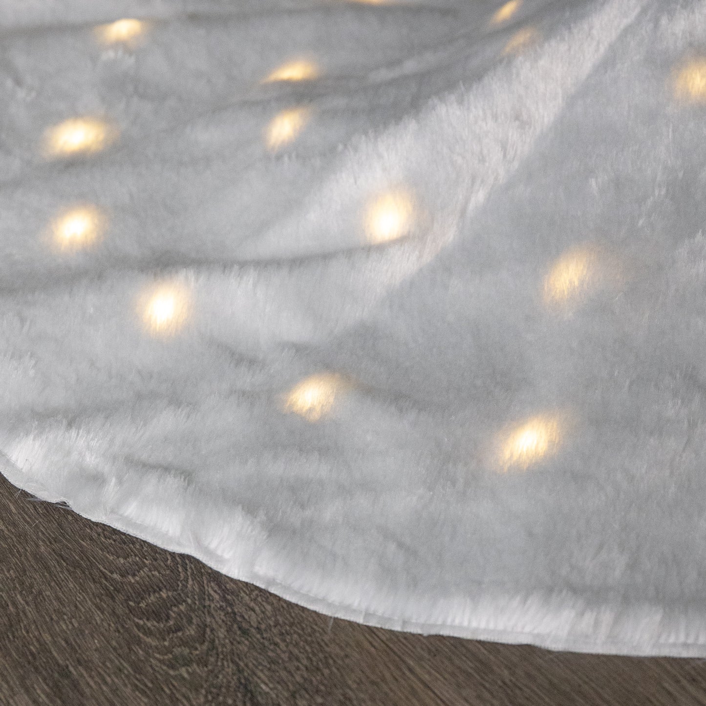 90cm USB Powered Light up White Fur Fabric Christmas Tree Skirt with LEDs