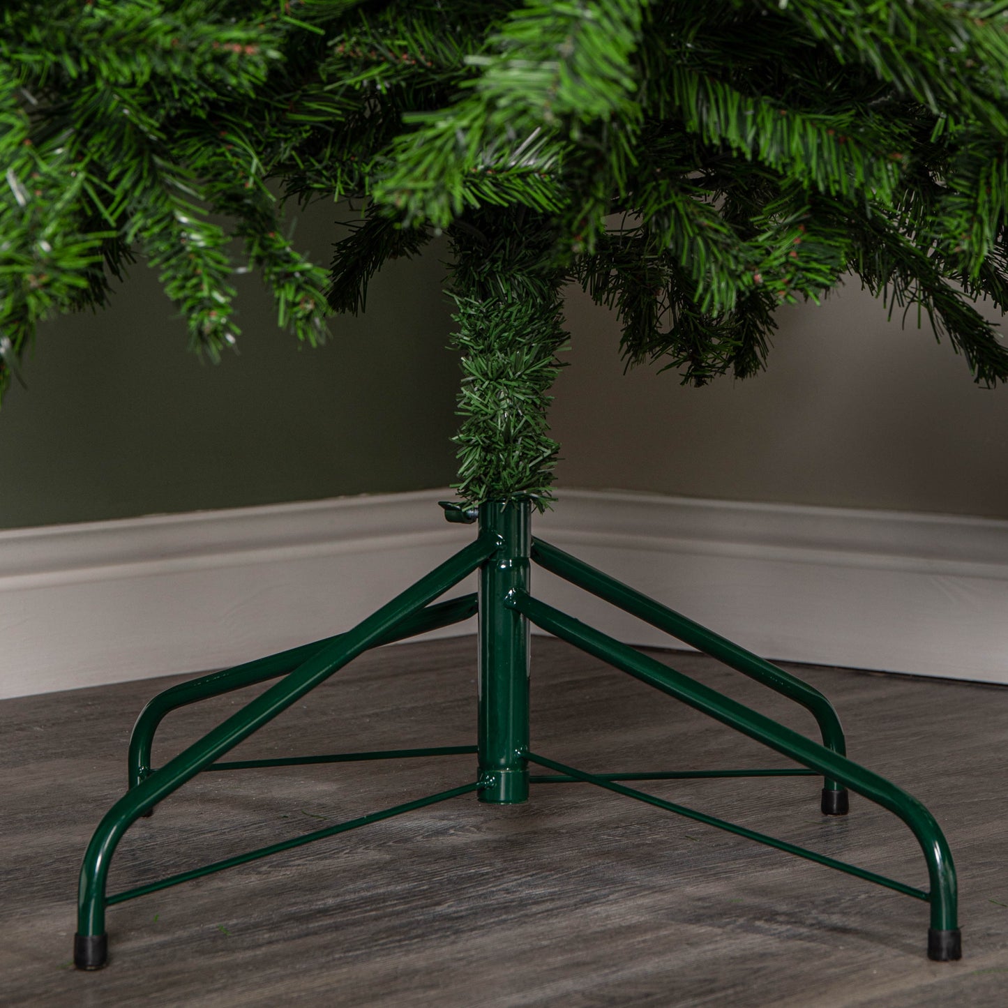 8ft Colorado Spruce Christmas Tree in Green with 1095 tips