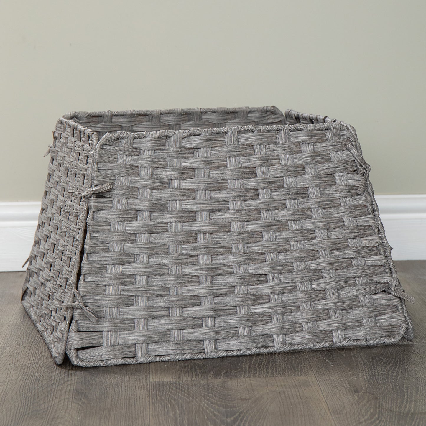 47cm x 46cm Samuel Alexander Foldable Rattan Christmas Tree Skirt in Grey