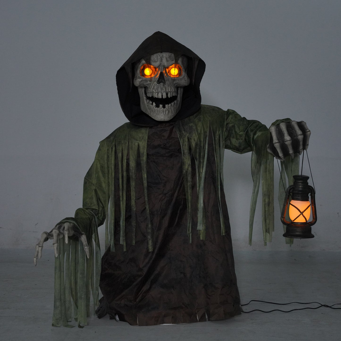 1.47m Tall Light up Corroded Rise Up Reaper Skeleton Halloween Animatronic Decoration