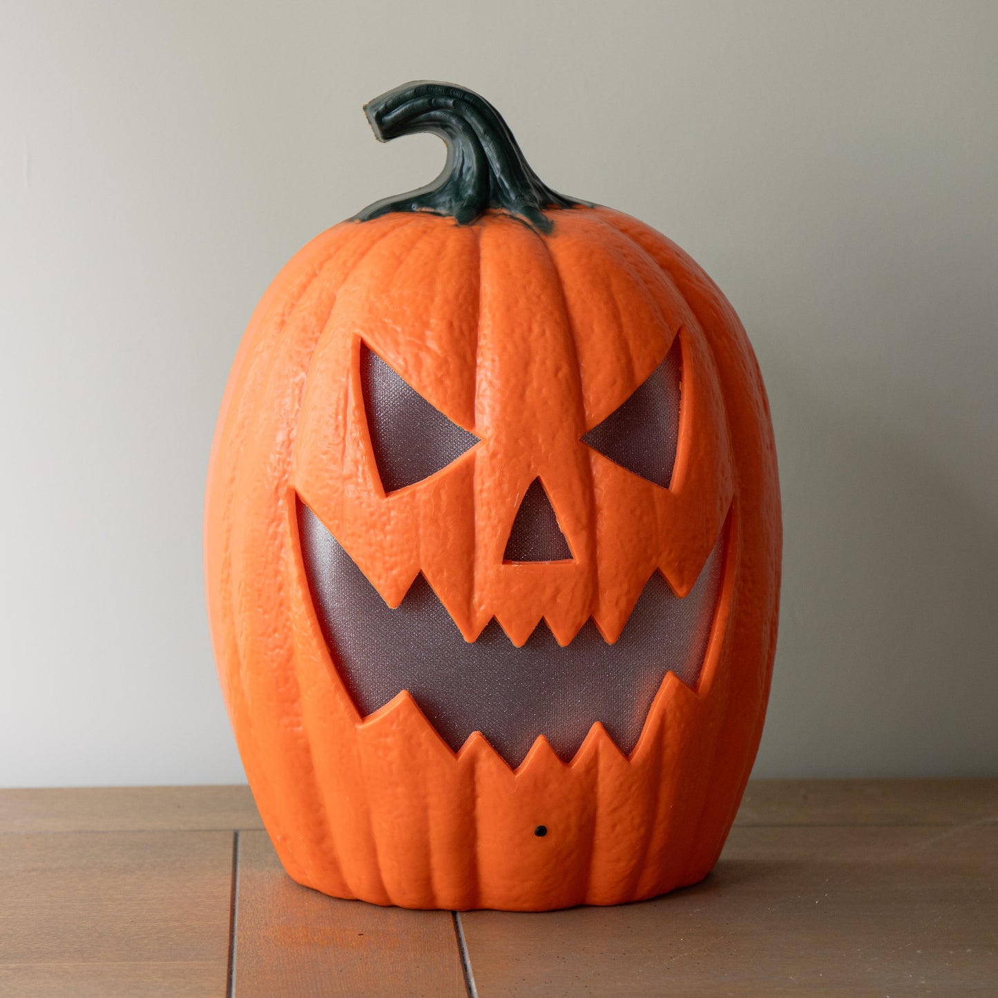 22cm Battery Operated Light up Laughing Jack O' Lantern Halloween Decoration with LEDs