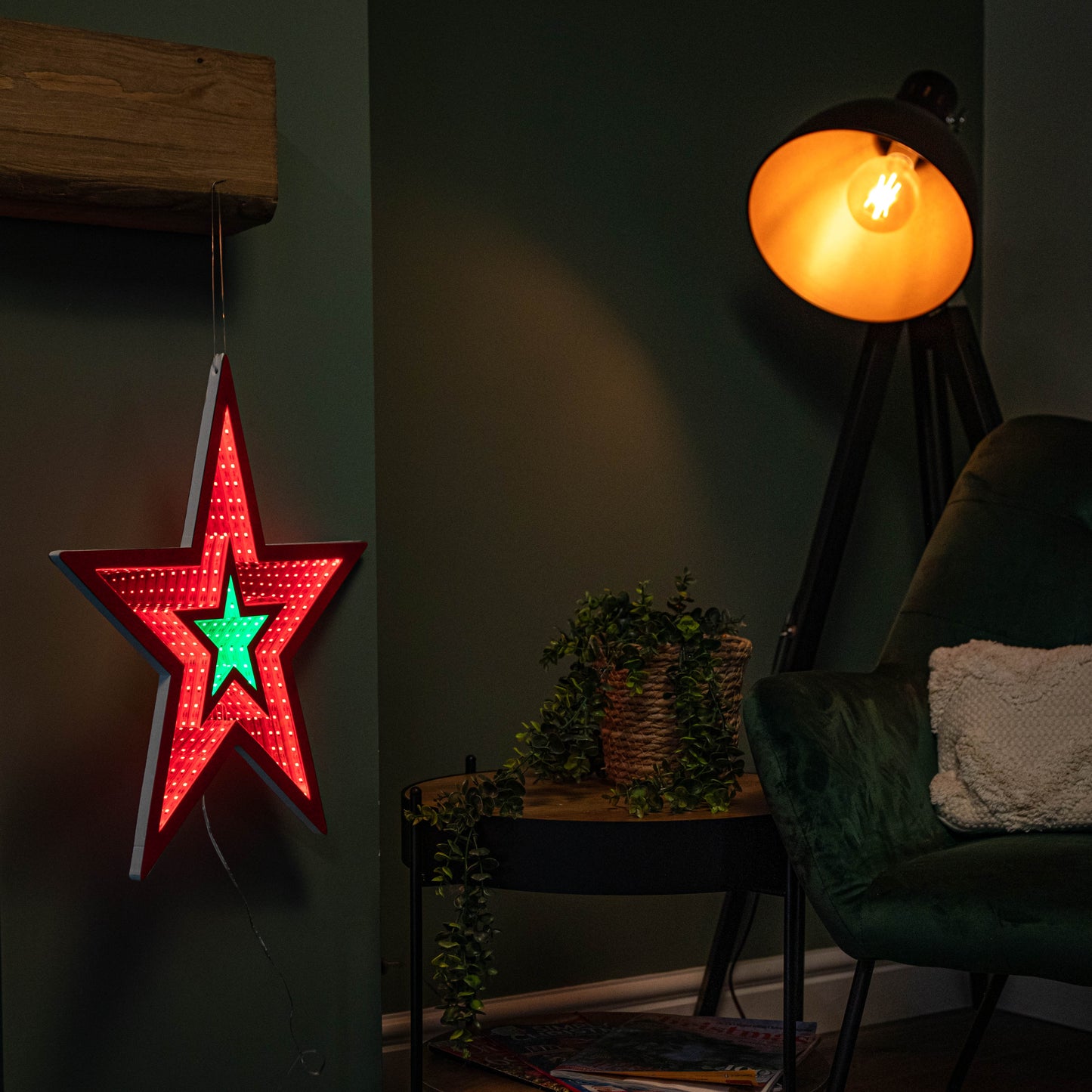 47cm Light up Star Infinity Christmas Decoration with Red and Green LEDs
