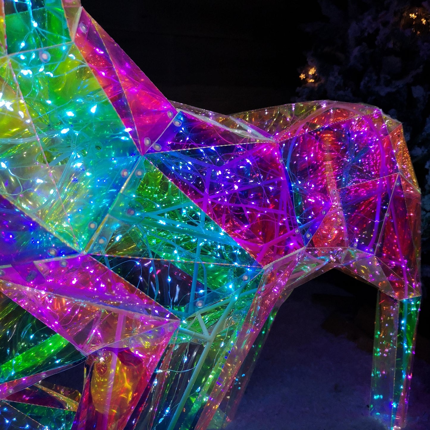 Factory Seconds: 1.4m Light up Standing Dreamlights Iridescent Christmas Stag with 600 White LEDs