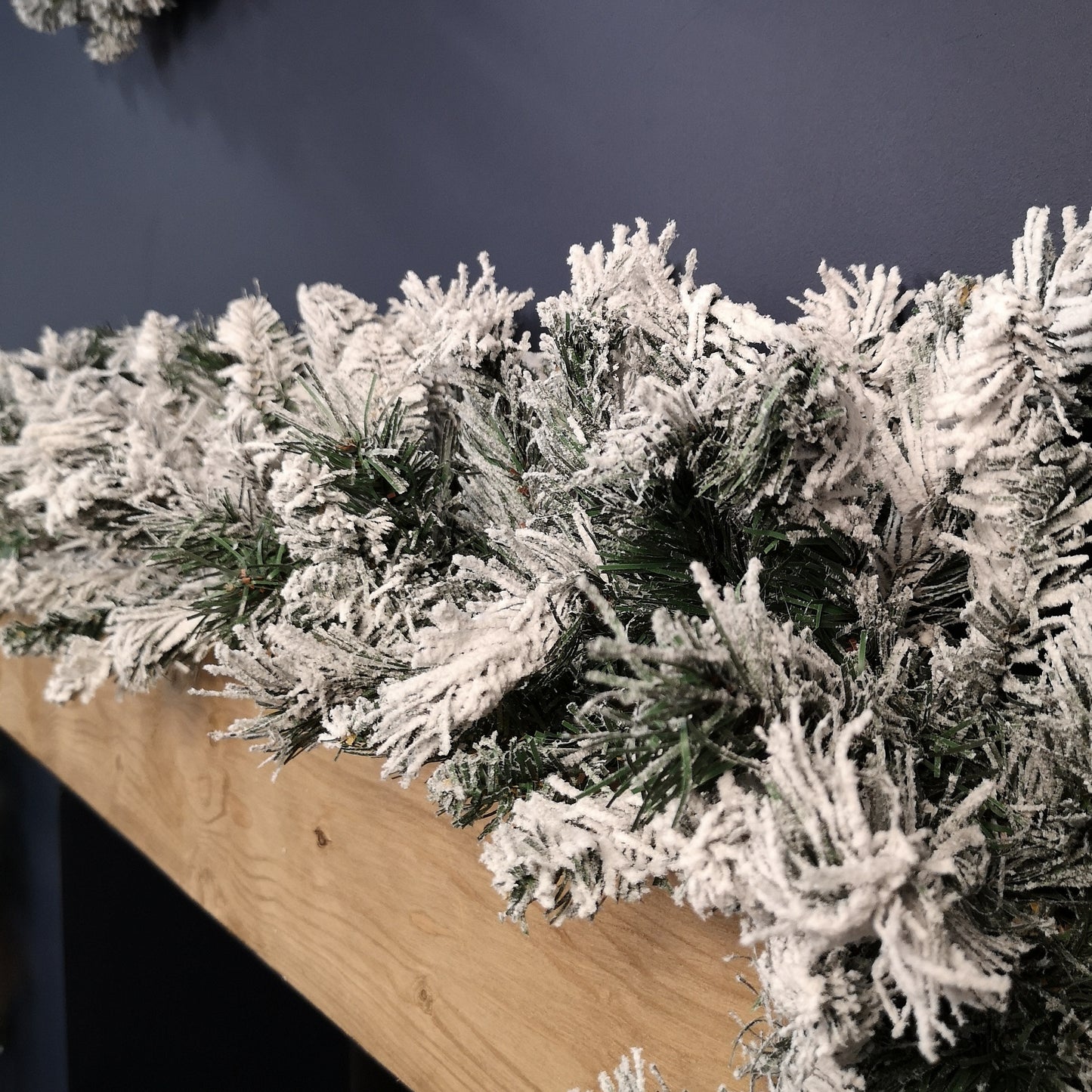 2.7m Green Snow Flocked Christmas Garland with 190 Tips