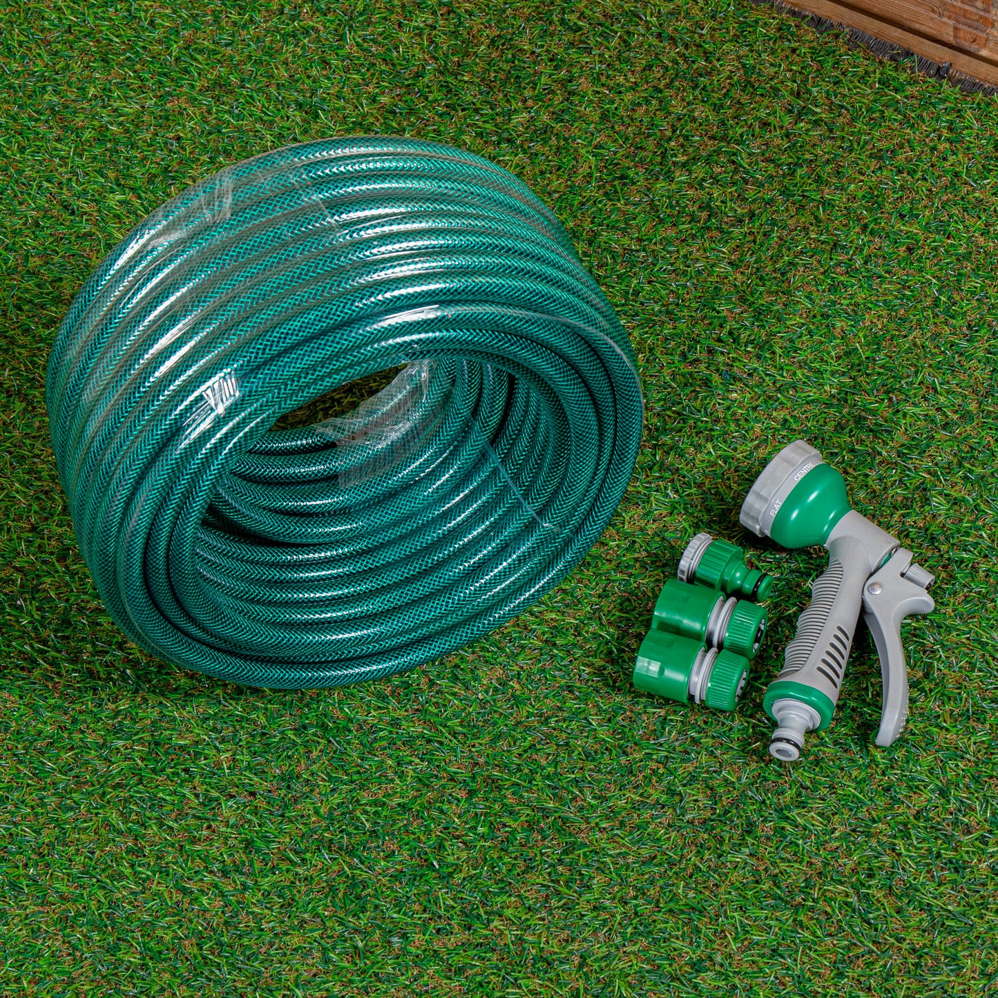30m Reinforced Green Garden Hosepipe with Spray Gun Set