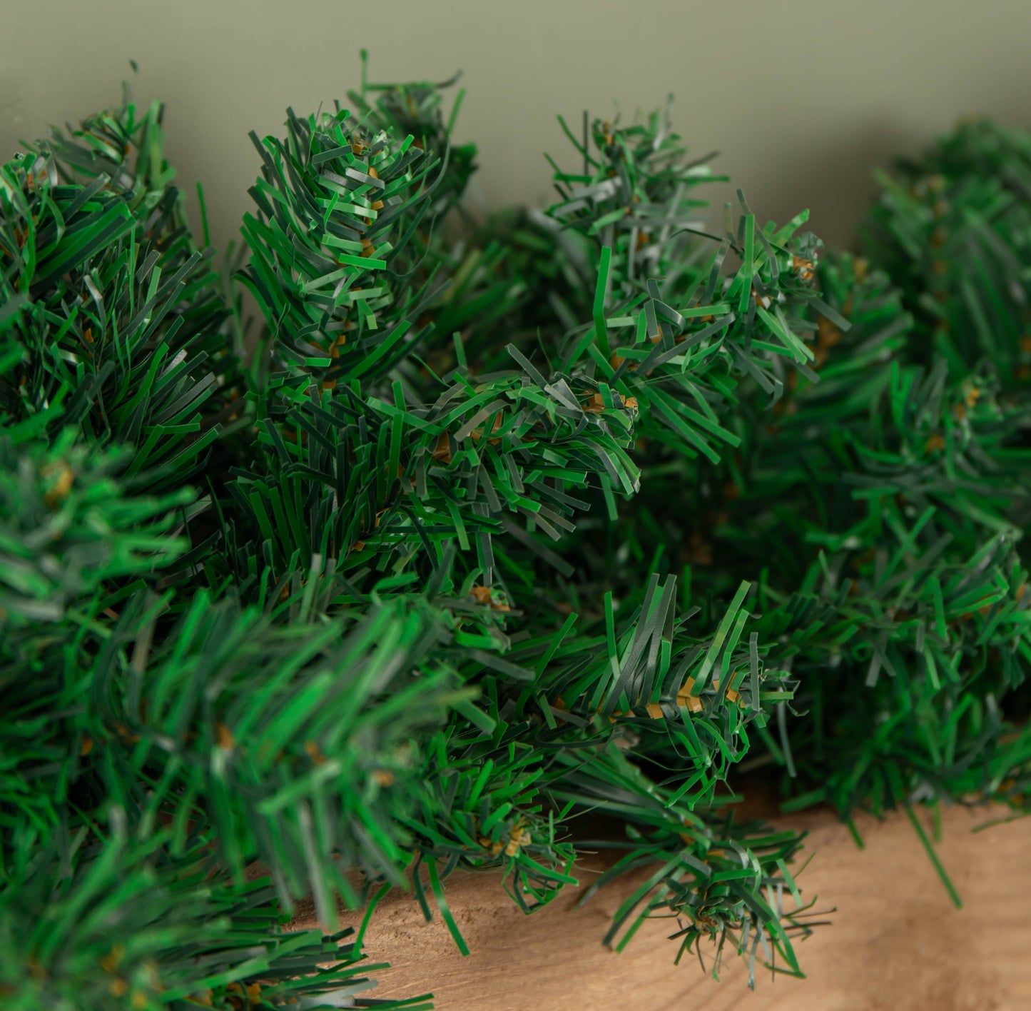 2.7m Plain Green Christmas Garland with 260 Tips