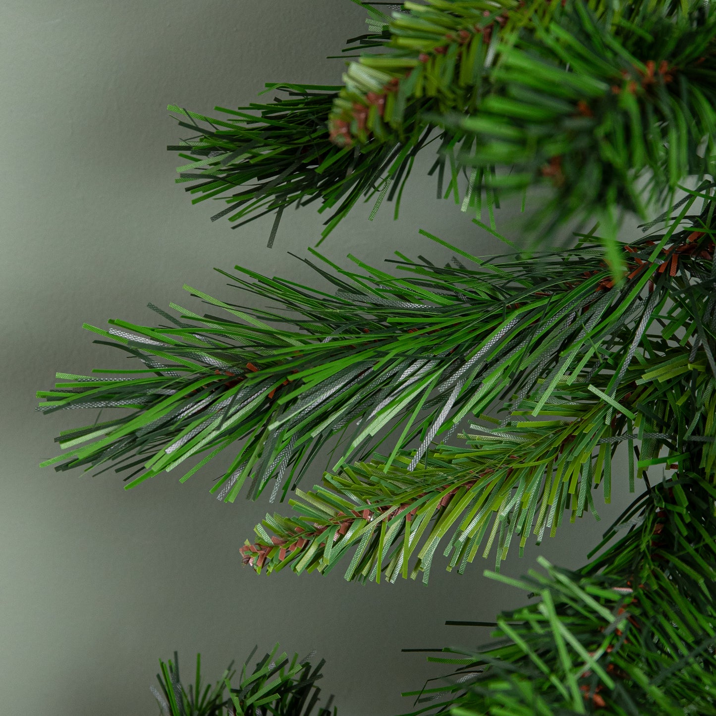 2.7m (9ft) Plain Green Kateson Fir Christmas Garland with 180 Tips