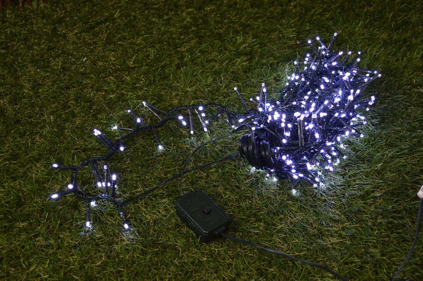 Factory Seconds: 960 LED 12.4m Premier ClusterBrights Indoor Outdoor Multifunction Mains Operated Christmas Cluster Lights with Timer in Cool White