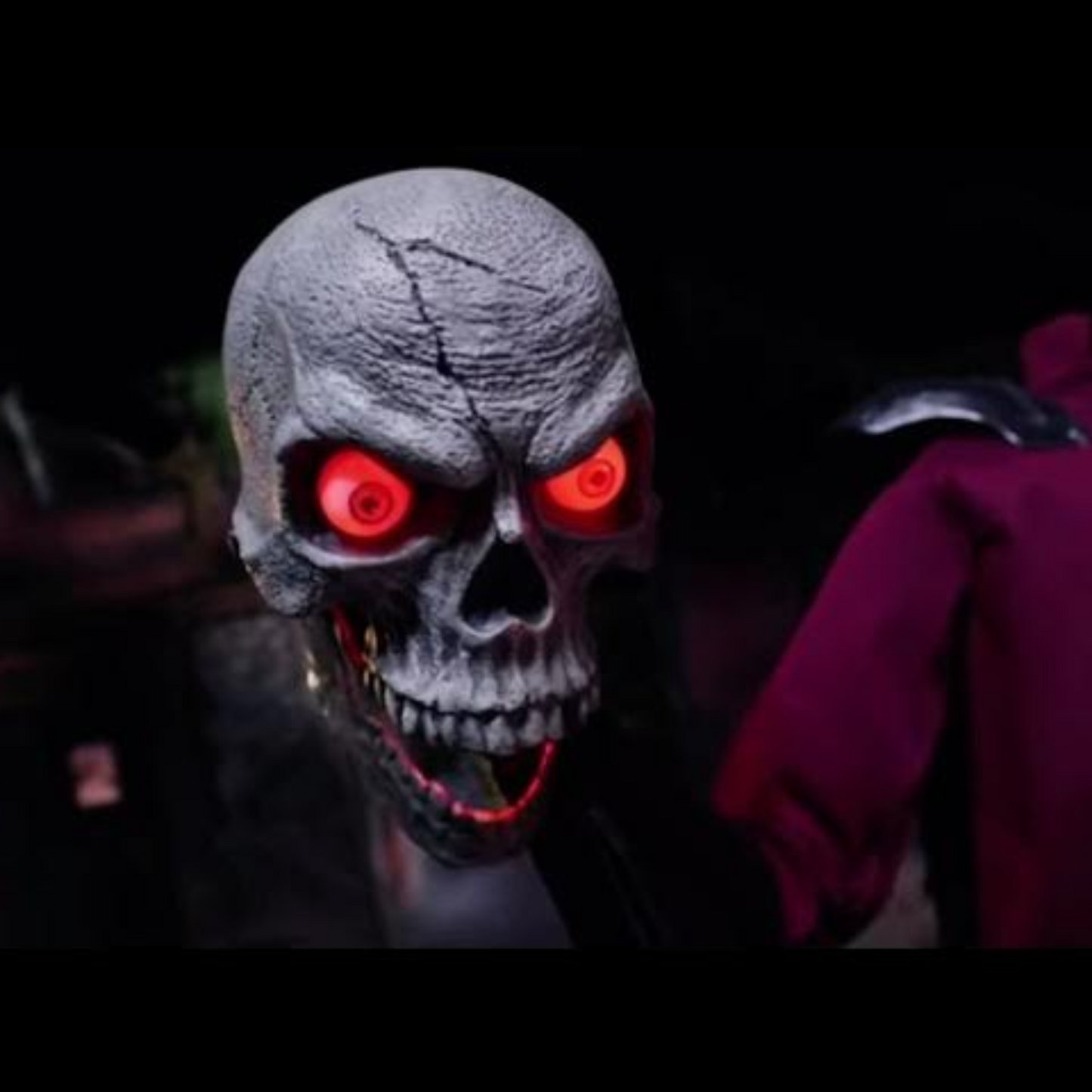 Home Accents Holiday 8.5ft Giant-Sized Knight Dullahan Animatronic Decoration with LEDs