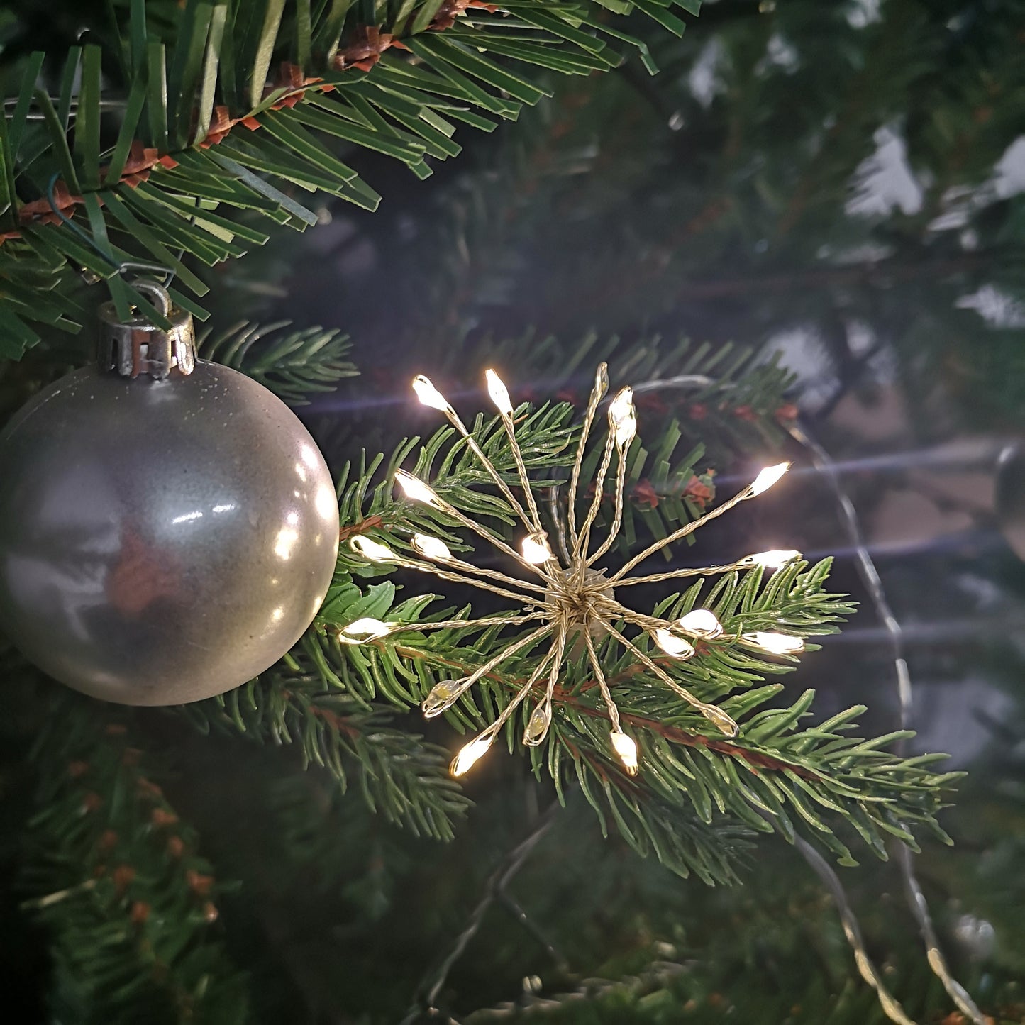 Festive Christmas 10 Warm White LED Twinkling Starburst Lights