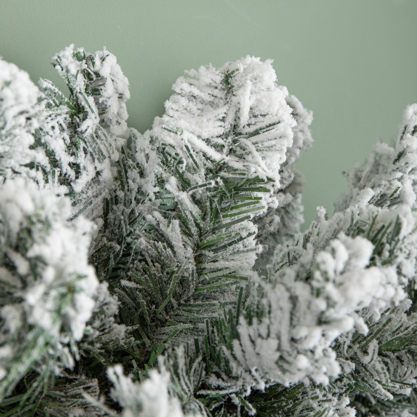 2.7m (9ft) Luxury Imperial Green Snowflocked Christmas Garland