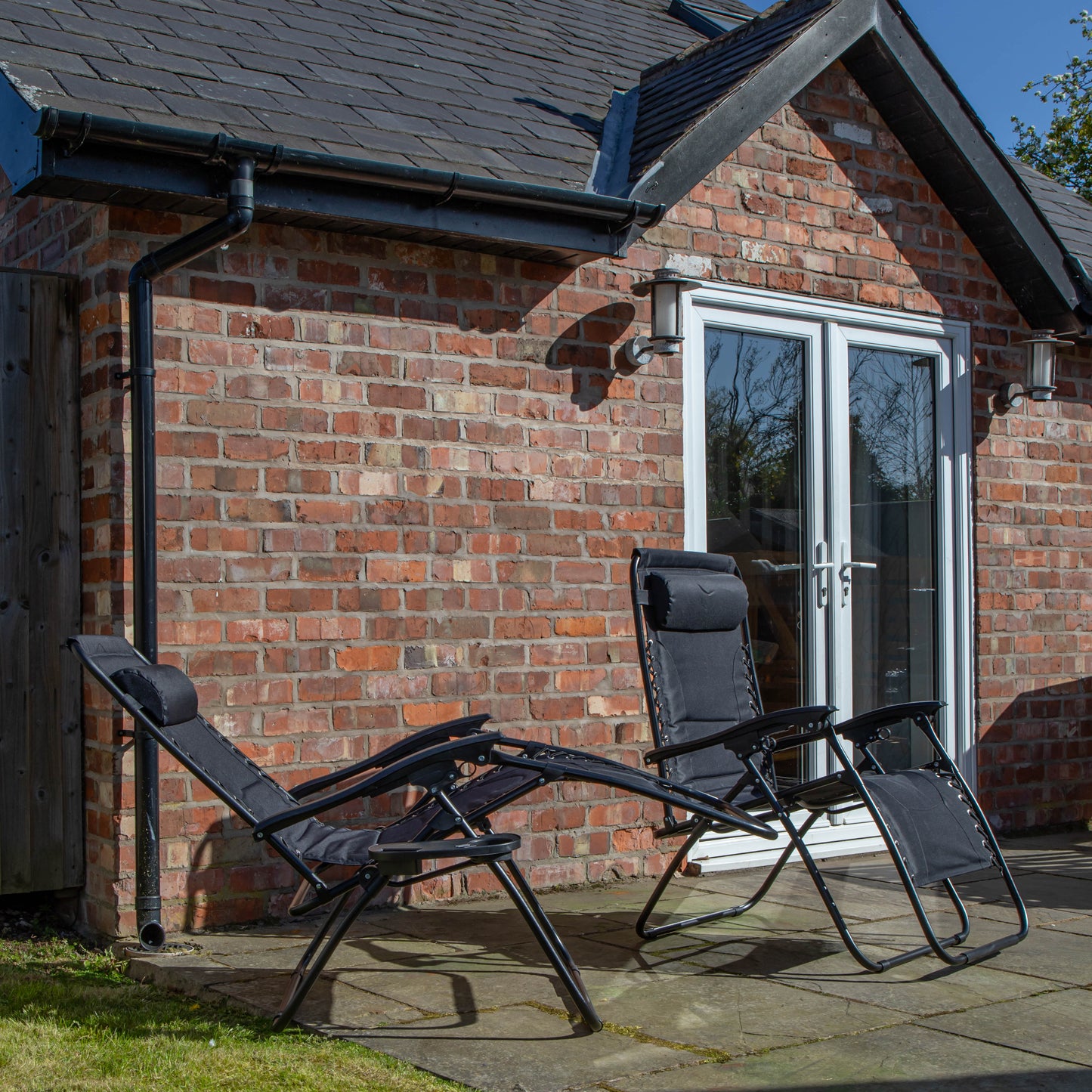 Set of 2 Luxury Padded Multi Position Zero Gravity Garden Relaxer Chair Lounger in All Black