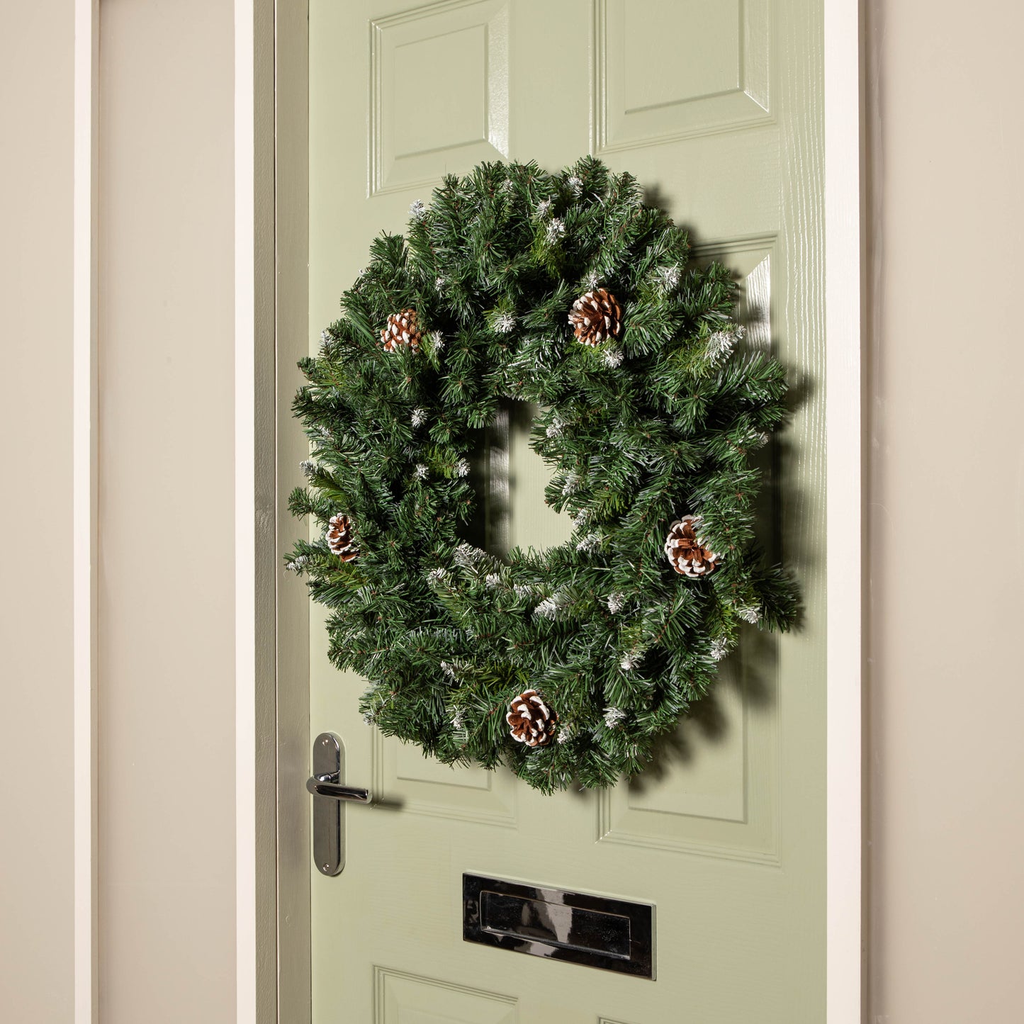 60cm Snow King Fir Hanging Christmas Wreath with Pinecones and 200 Tips in Green