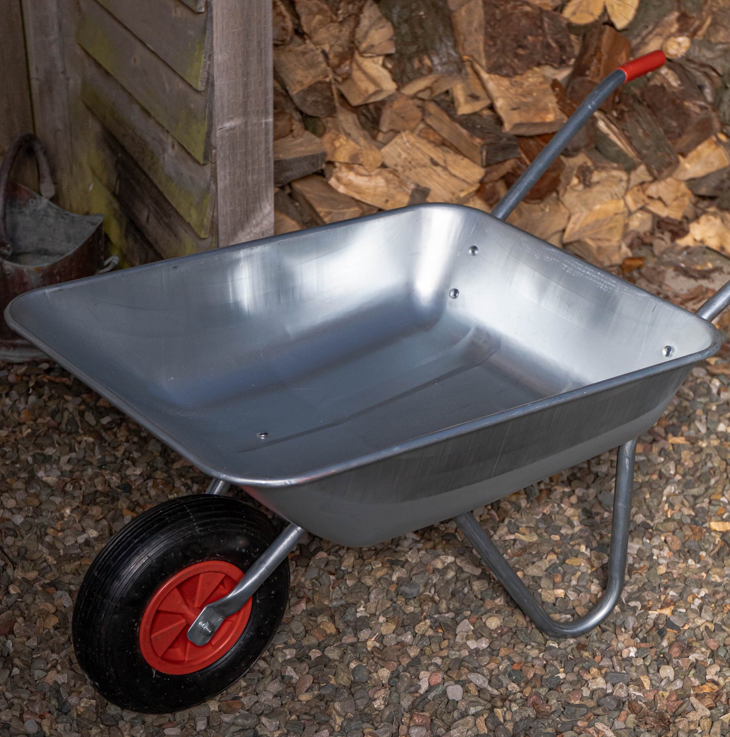 65 Litre 60kg Capacity Galvanised Metal Garden Wheelbarrow with Pneumatic Tyre