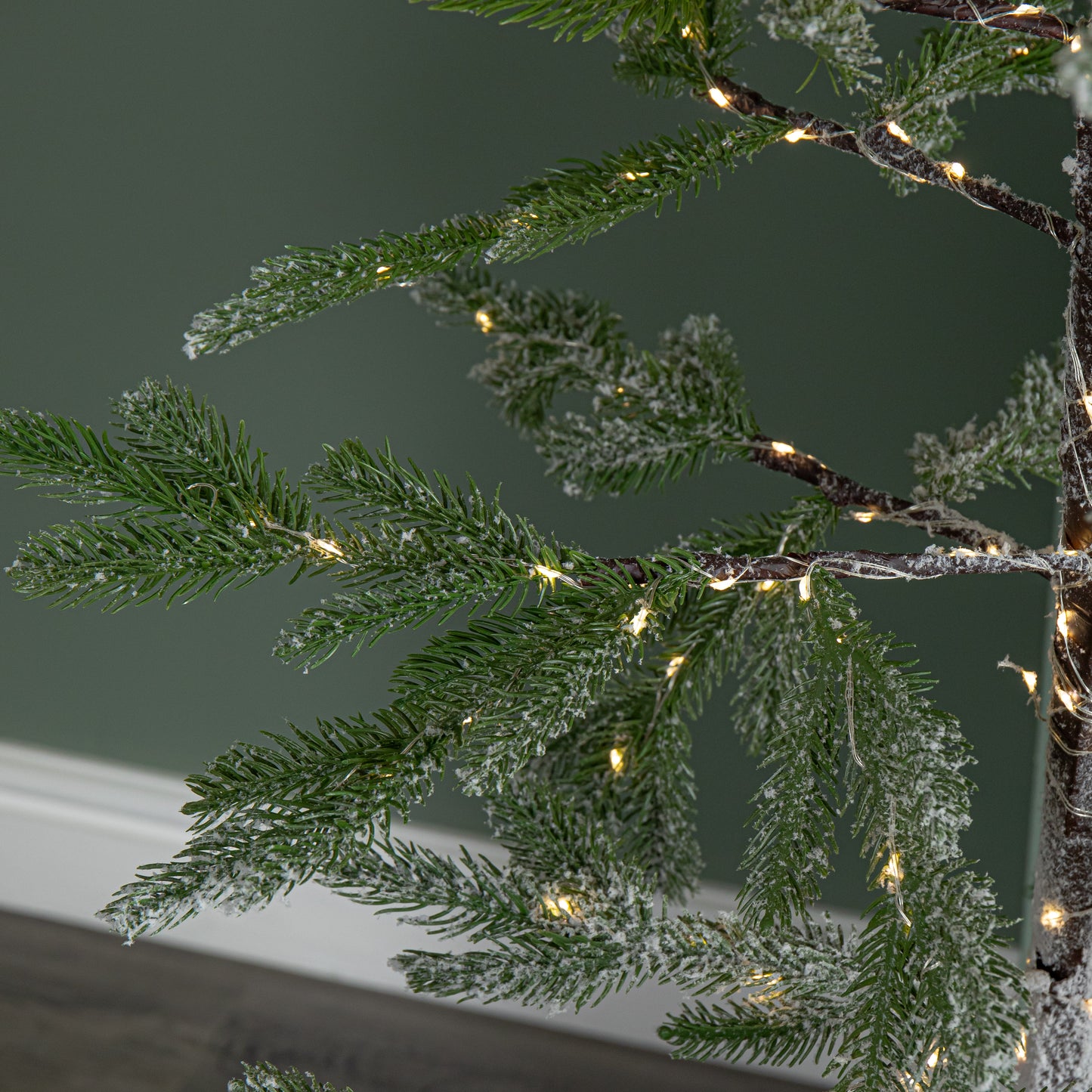 1.5m (5ft) Light up Snow Flocked Christmas Pine Tree with 240 Warm White LEDs