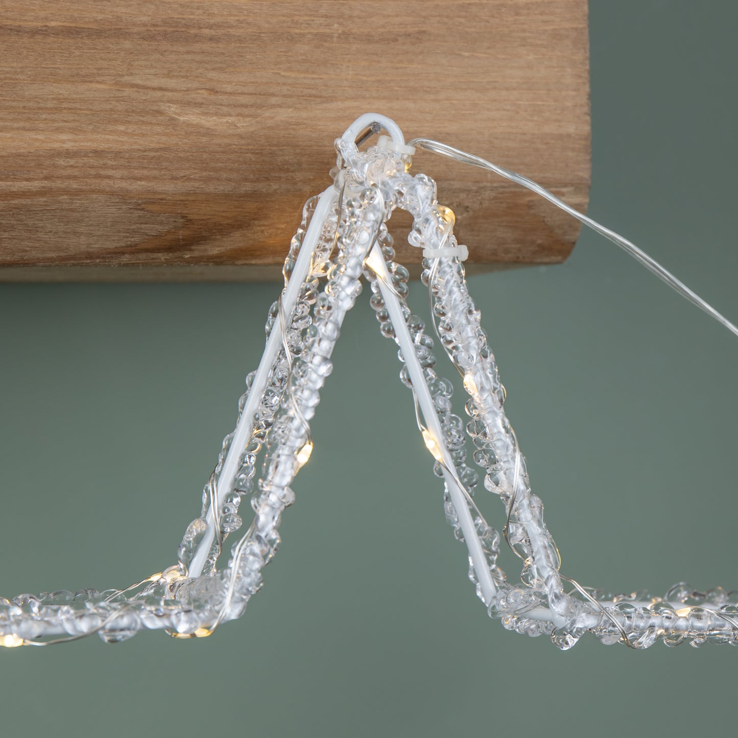 31cm Light up Acrylic Christmas Star with 50 Twinkling Warm White LEDs