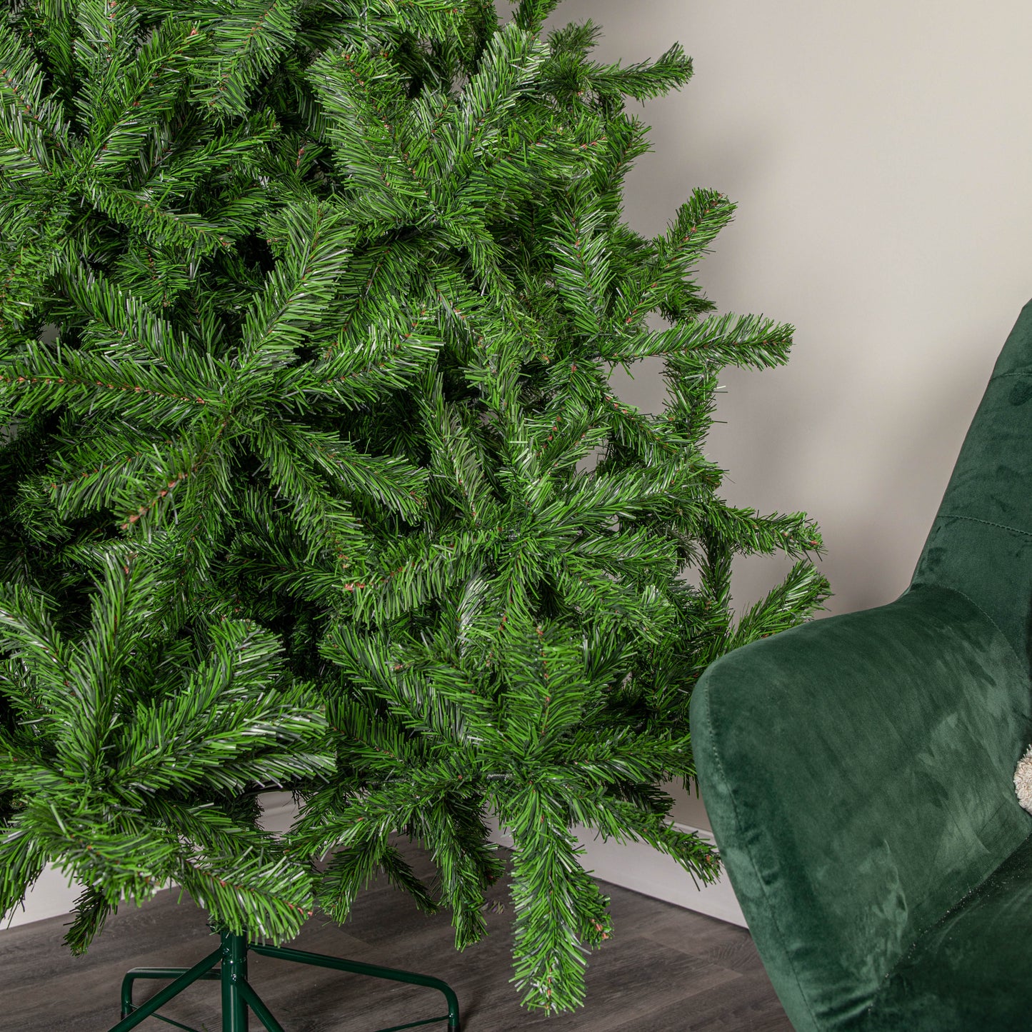 8ft Colorado Spruce Christmas Tree in Green with 1095 tips