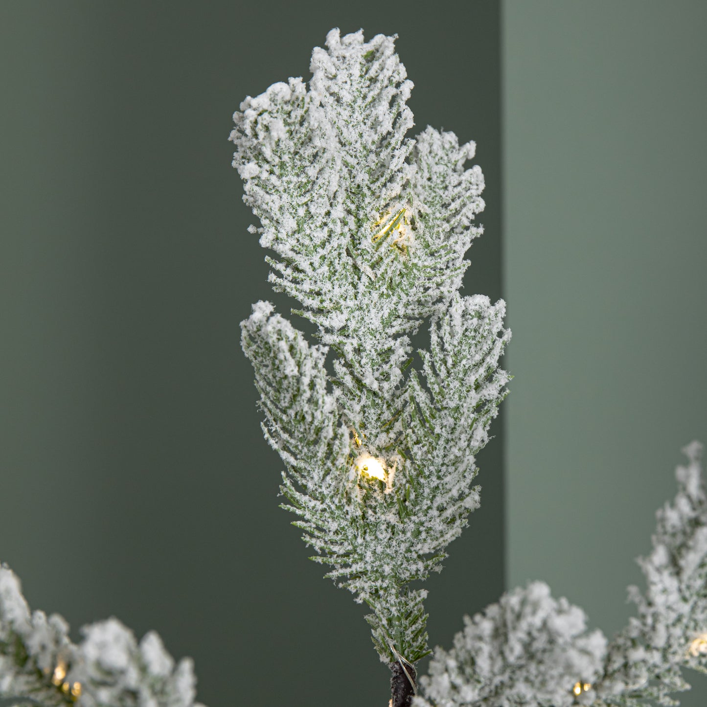 1.5m (5ft) Light up Snow Flocked Christmas Pine Tree with 240 Warm White LEDs