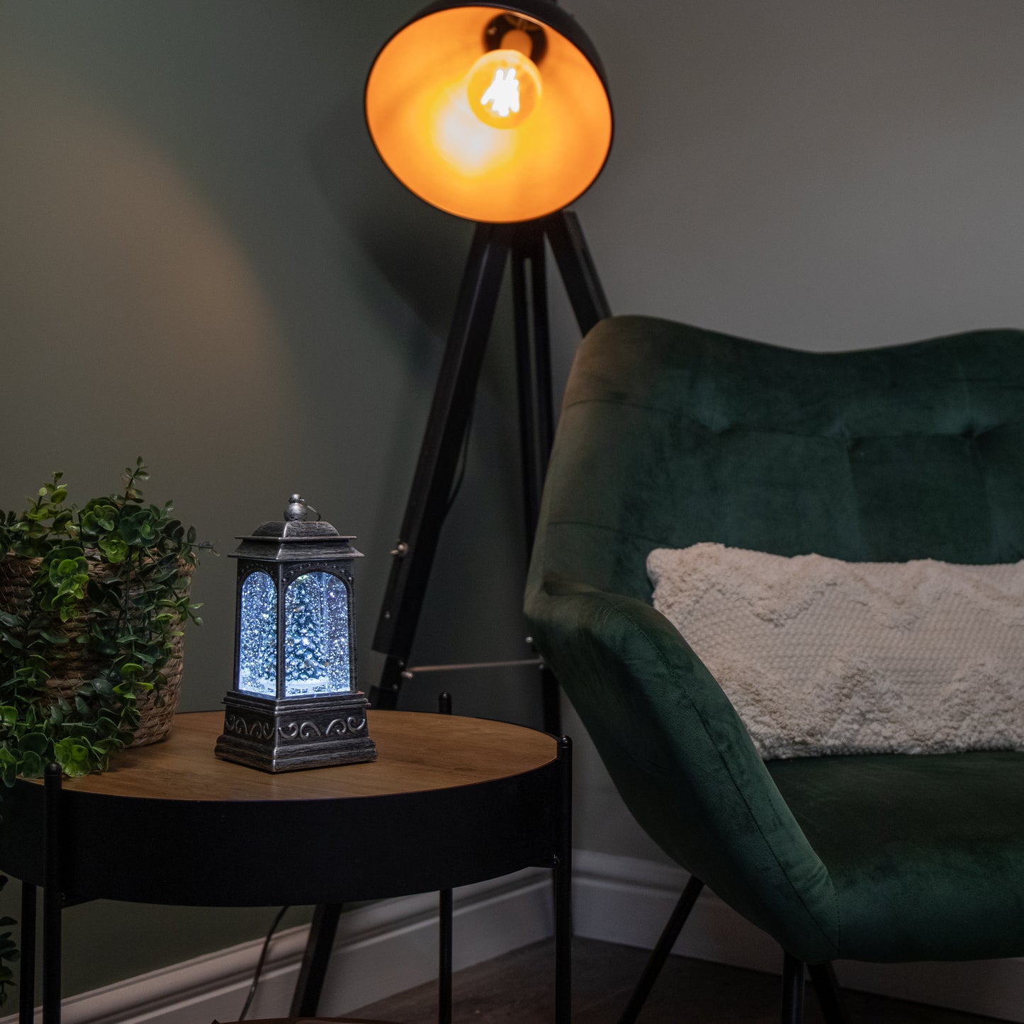 21cm Dual Powered Light up Silver Water Spinner with Robins on Christmas Tree & White LEDs