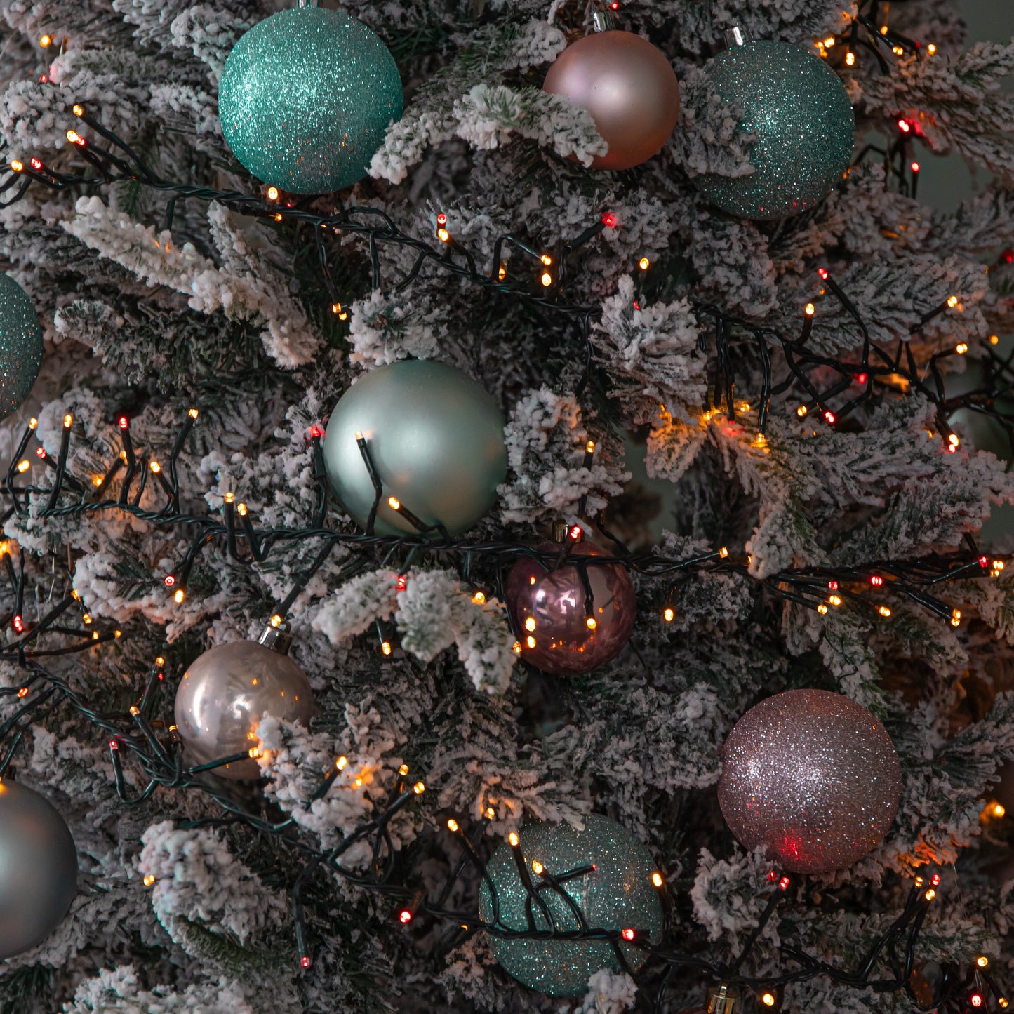 62.5m 5000 LED Christmas Cluster Multi-Action String Lights with Timer in Red & Vintage Gold