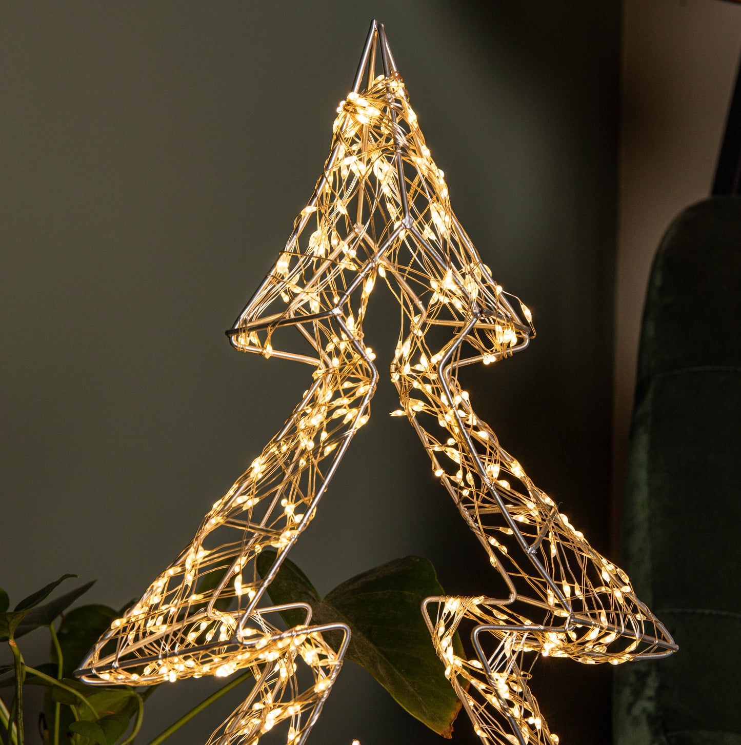 47cm Light up Dewdrop Christmas Tree on Metal Stand with 720 Warm White LEDs