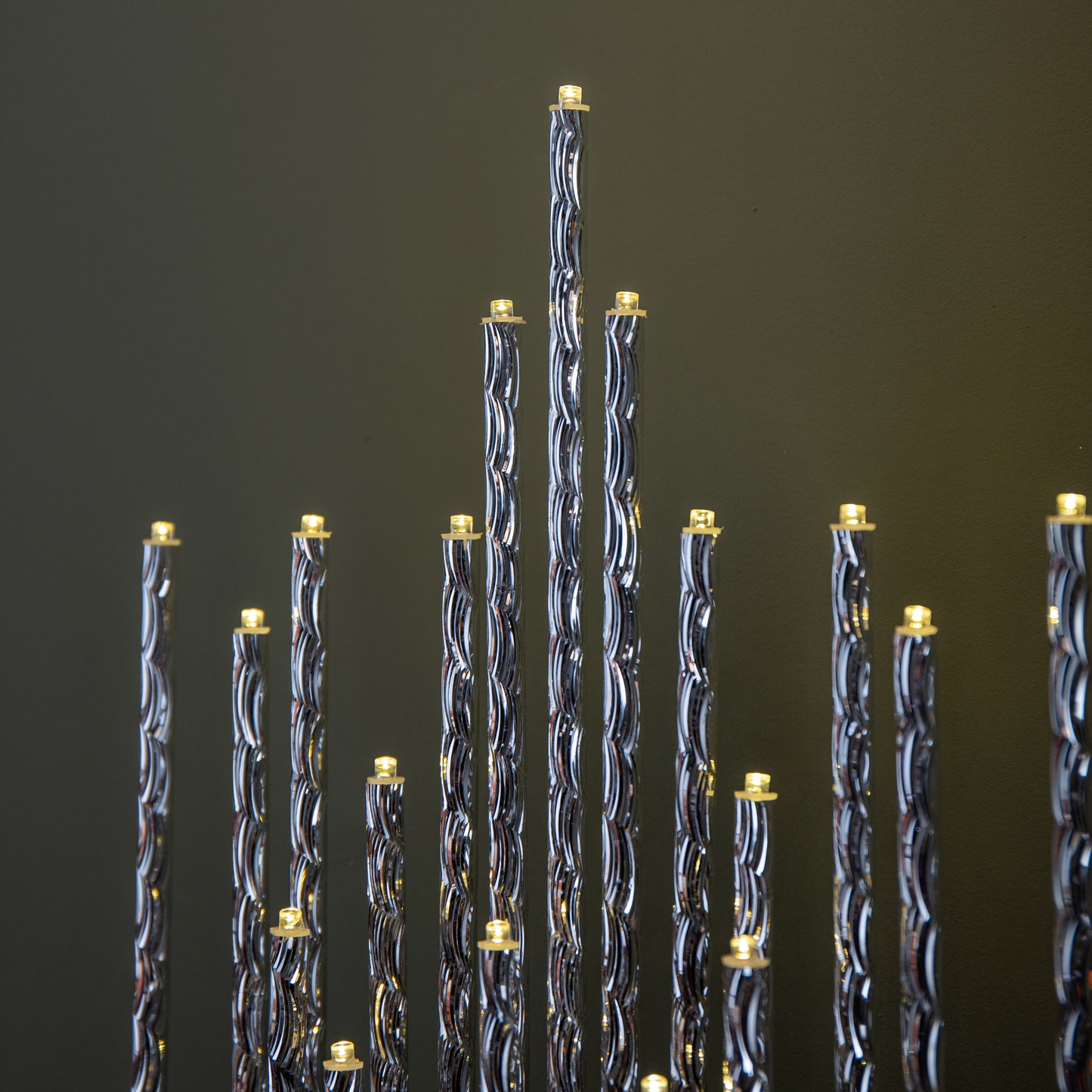 27cm Battery Powered Light up Christmas Candlebridge in Silver with 20 LEDs